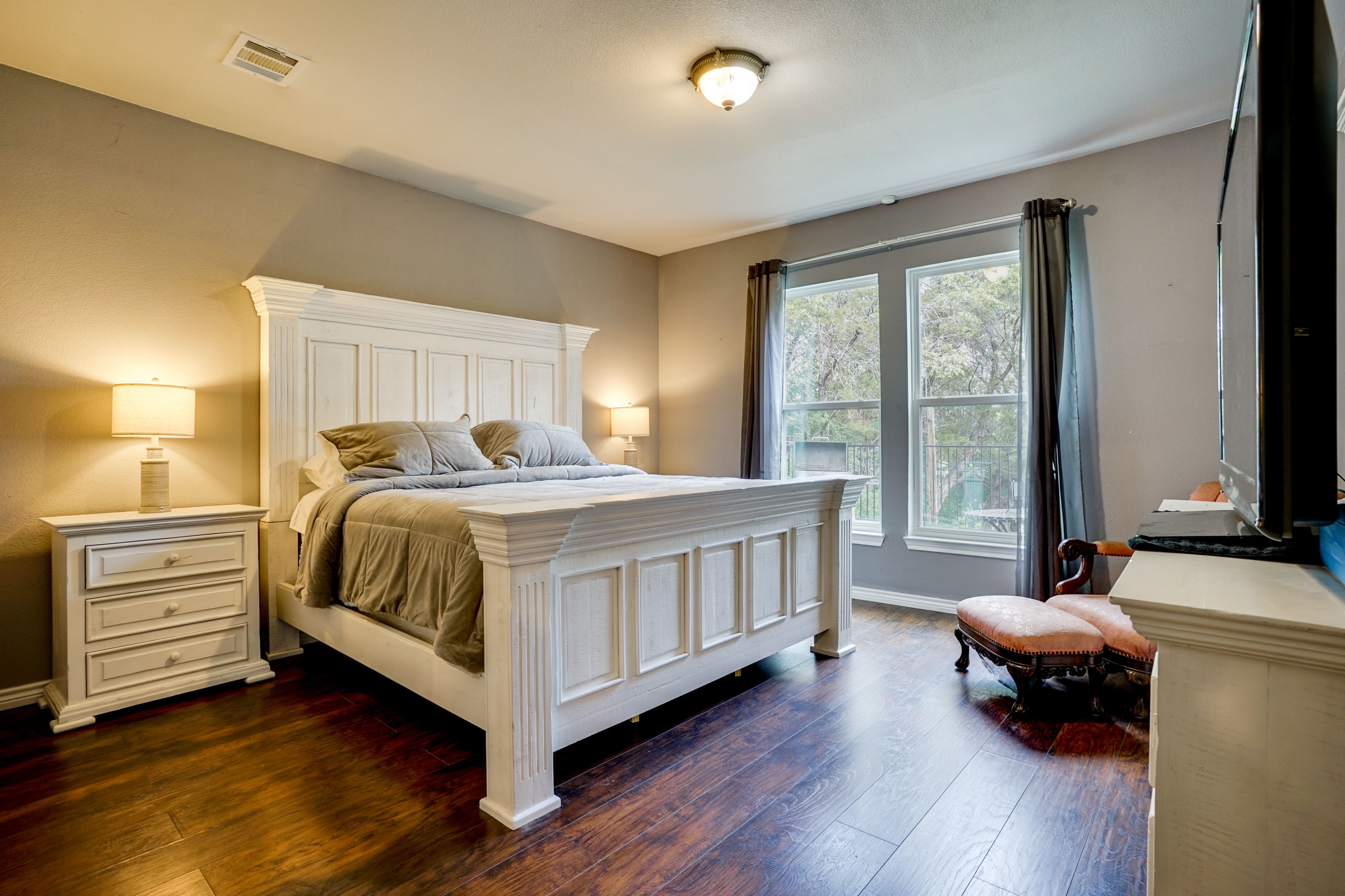 Bedroom 1 | King Bed | En-Suite Bathroom