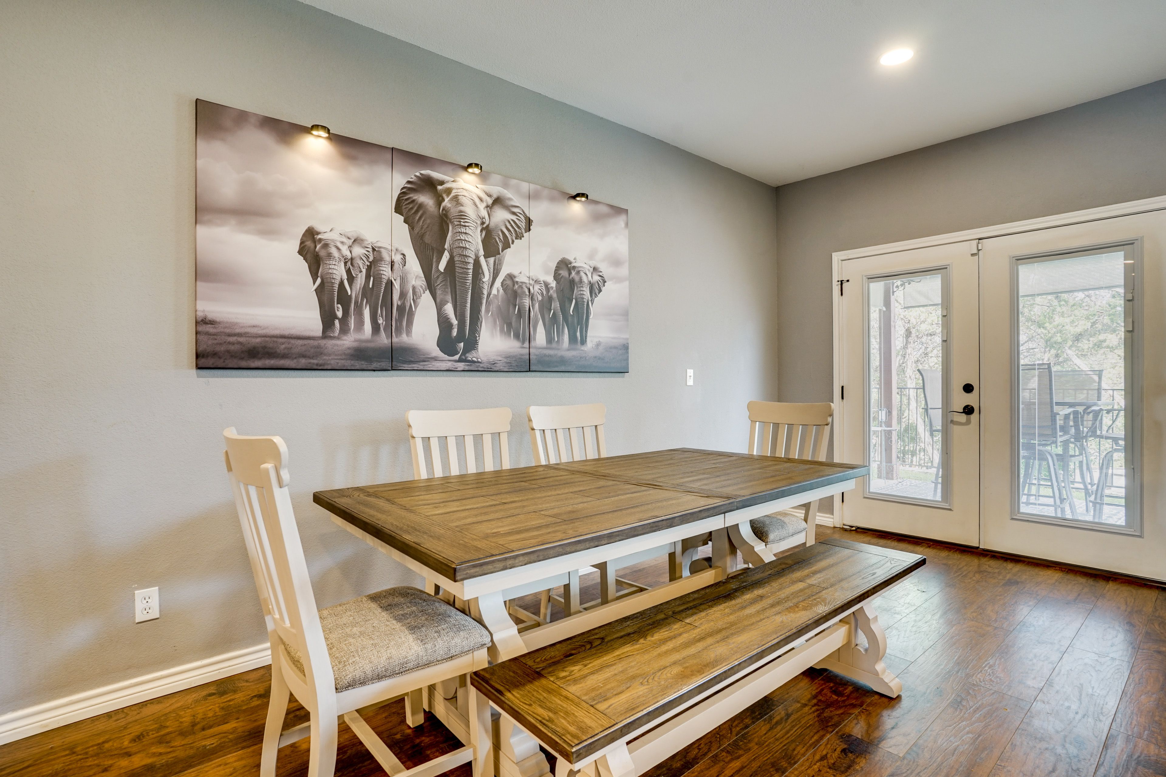Dining Area | Dishes & Flatware Provided