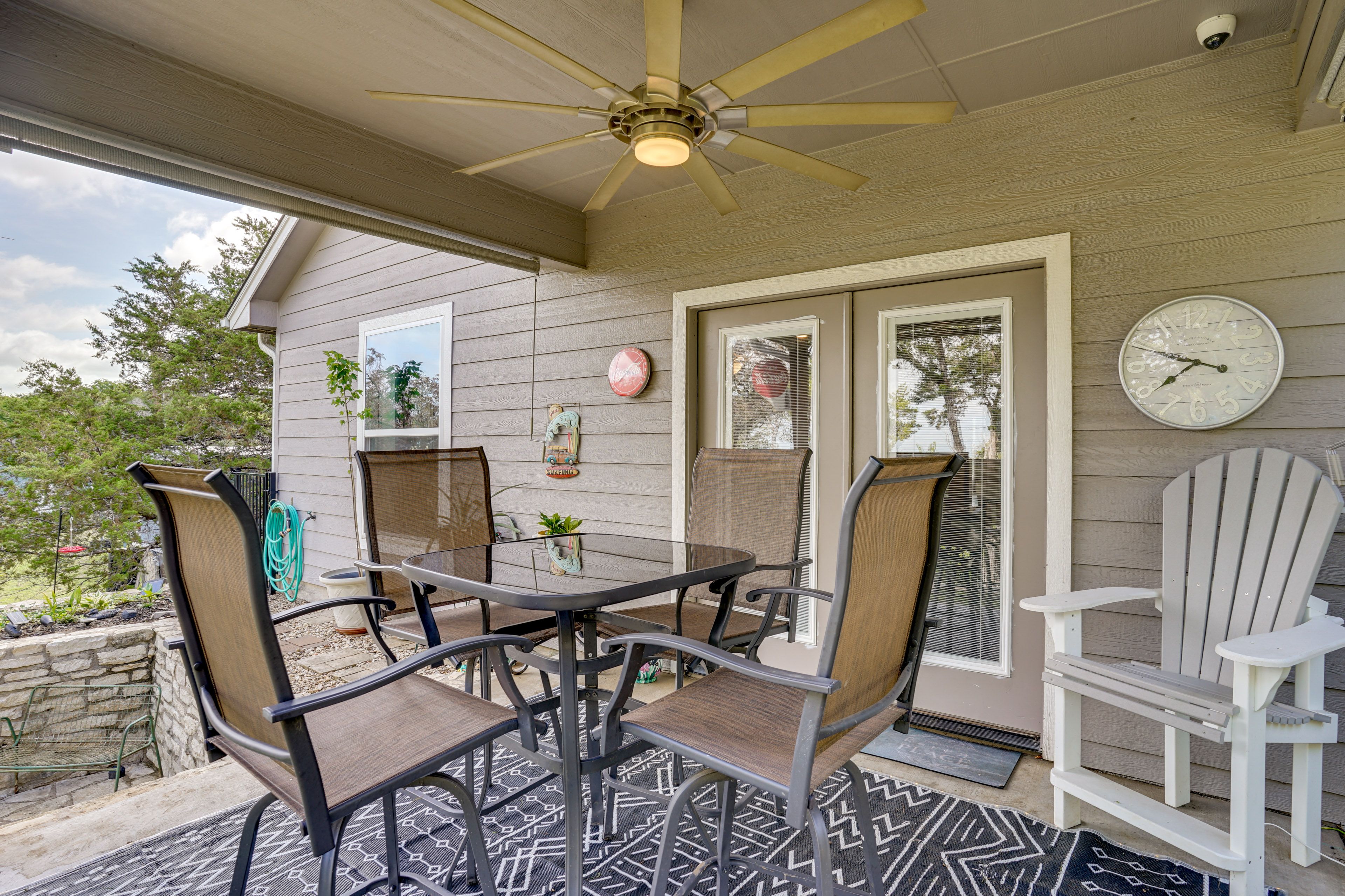 Covered Patio | Outdoor Dining