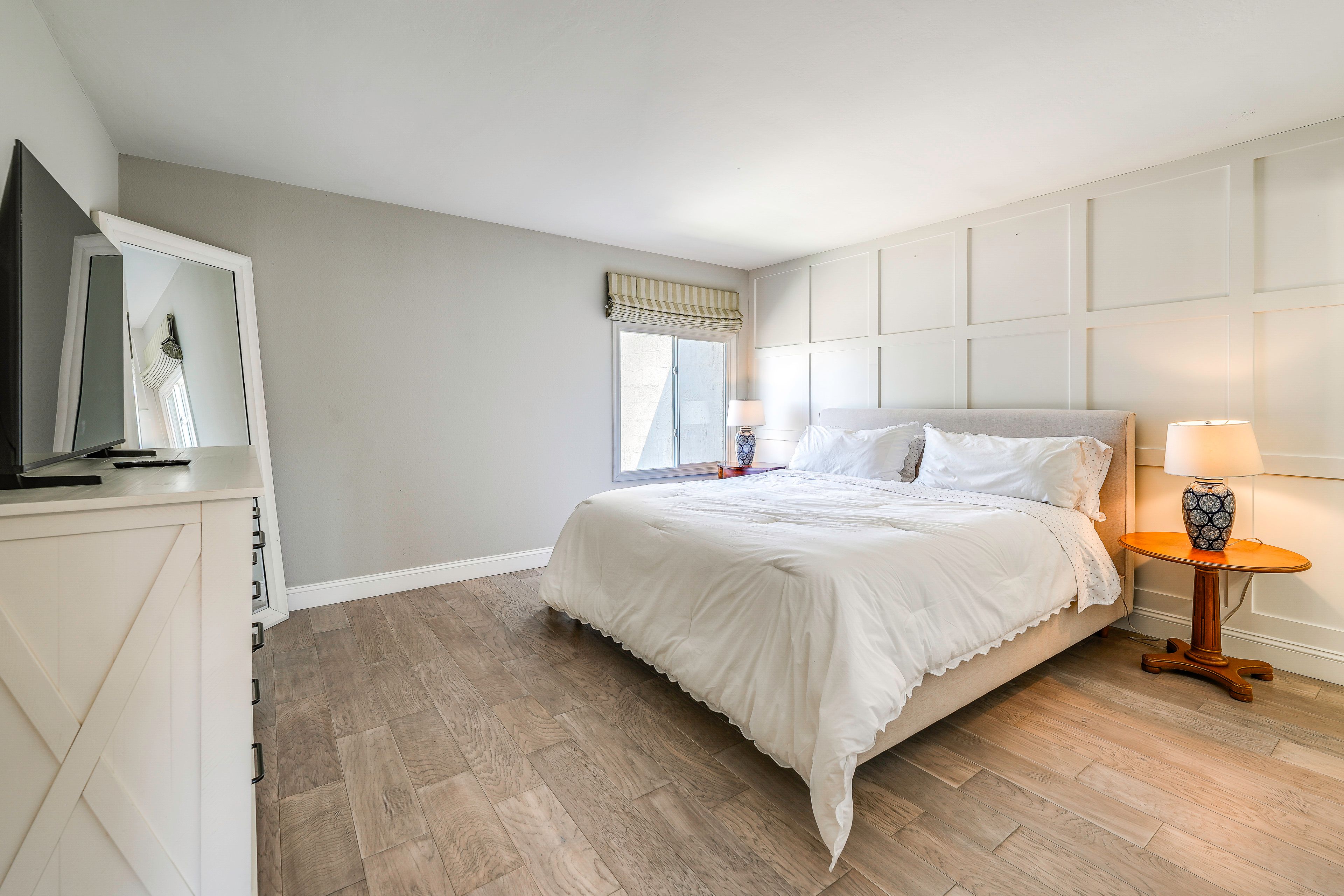 Bedroom 1 | King Bed | Smart TV