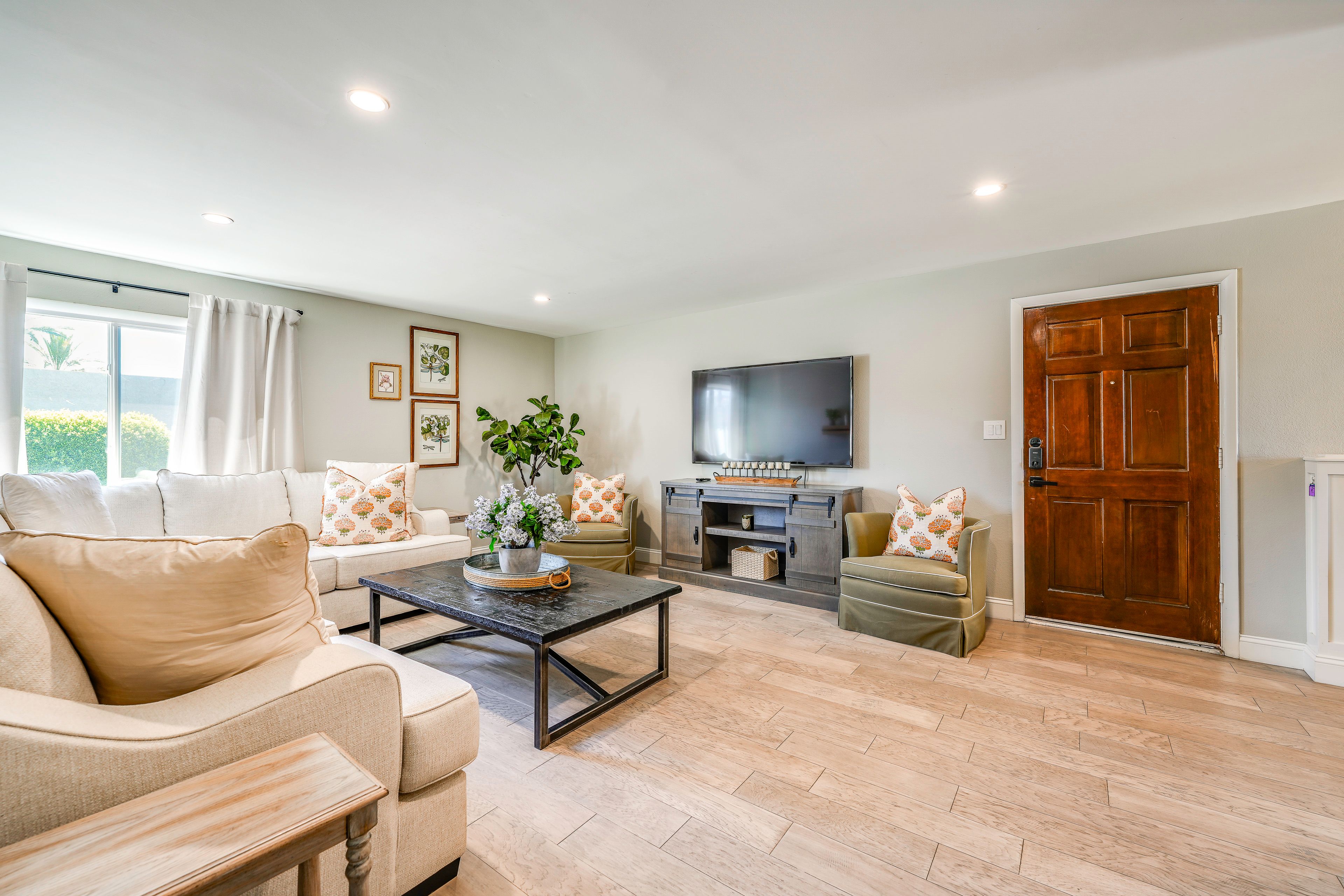 Living Room | Smart TV