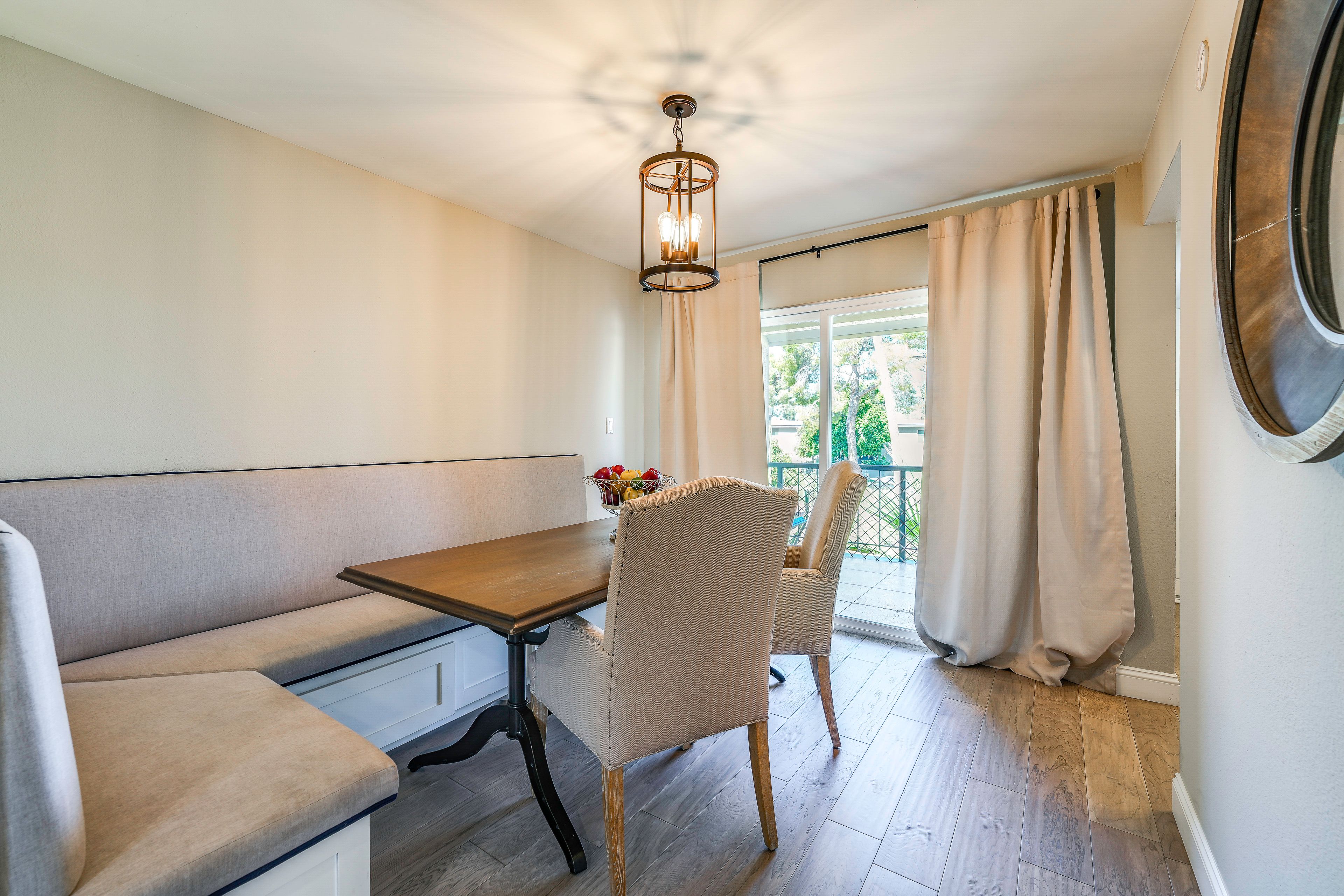 Dining Area | Dishware/Flatware Provided