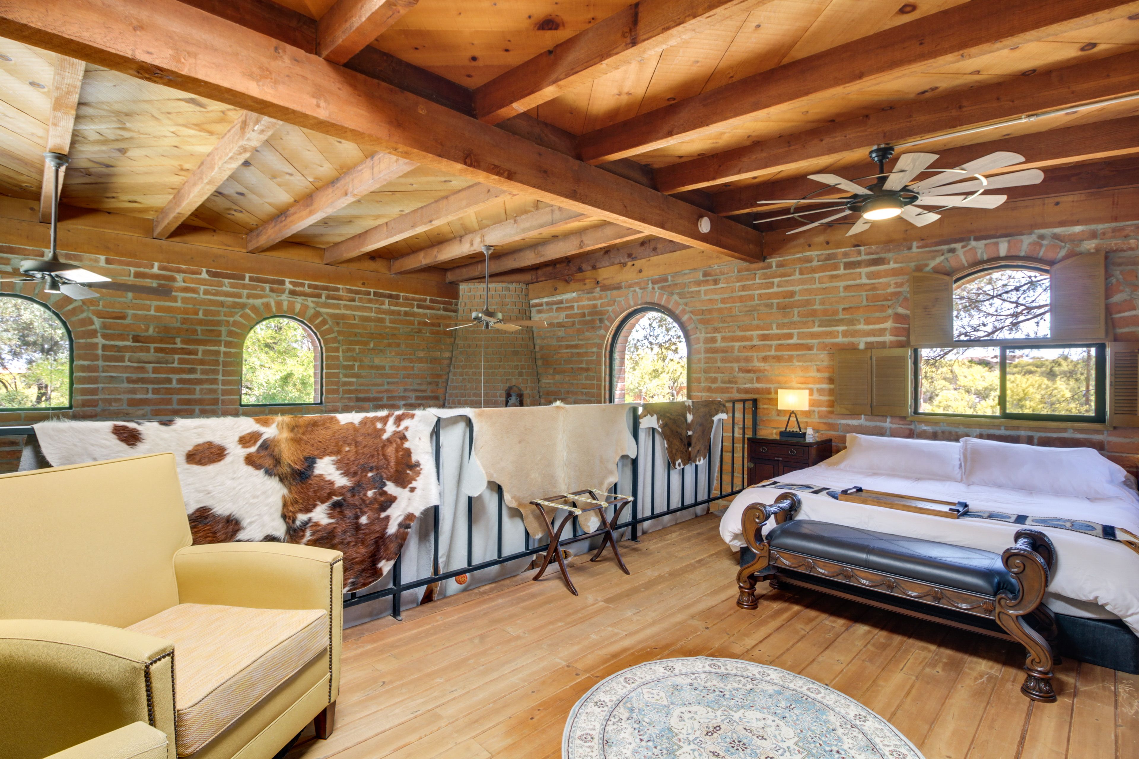 The Headquarters | Loft | King Bed | 2nd Floor