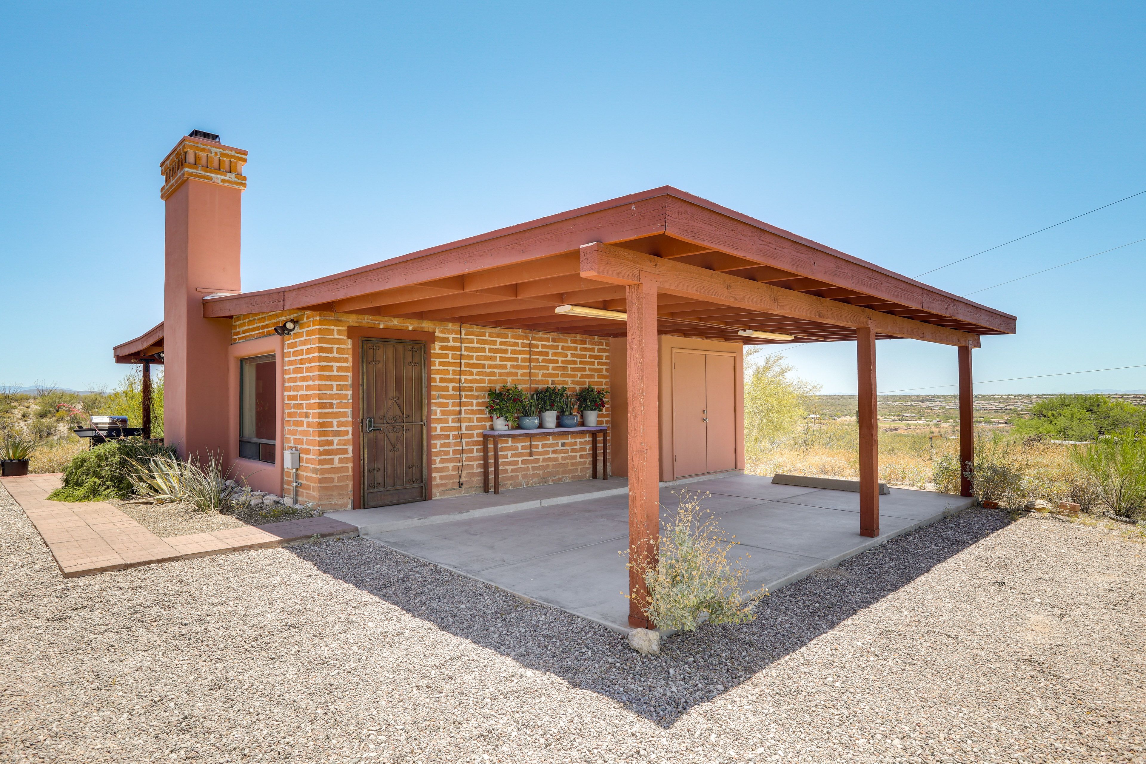 Studio | Exterior | Single Level