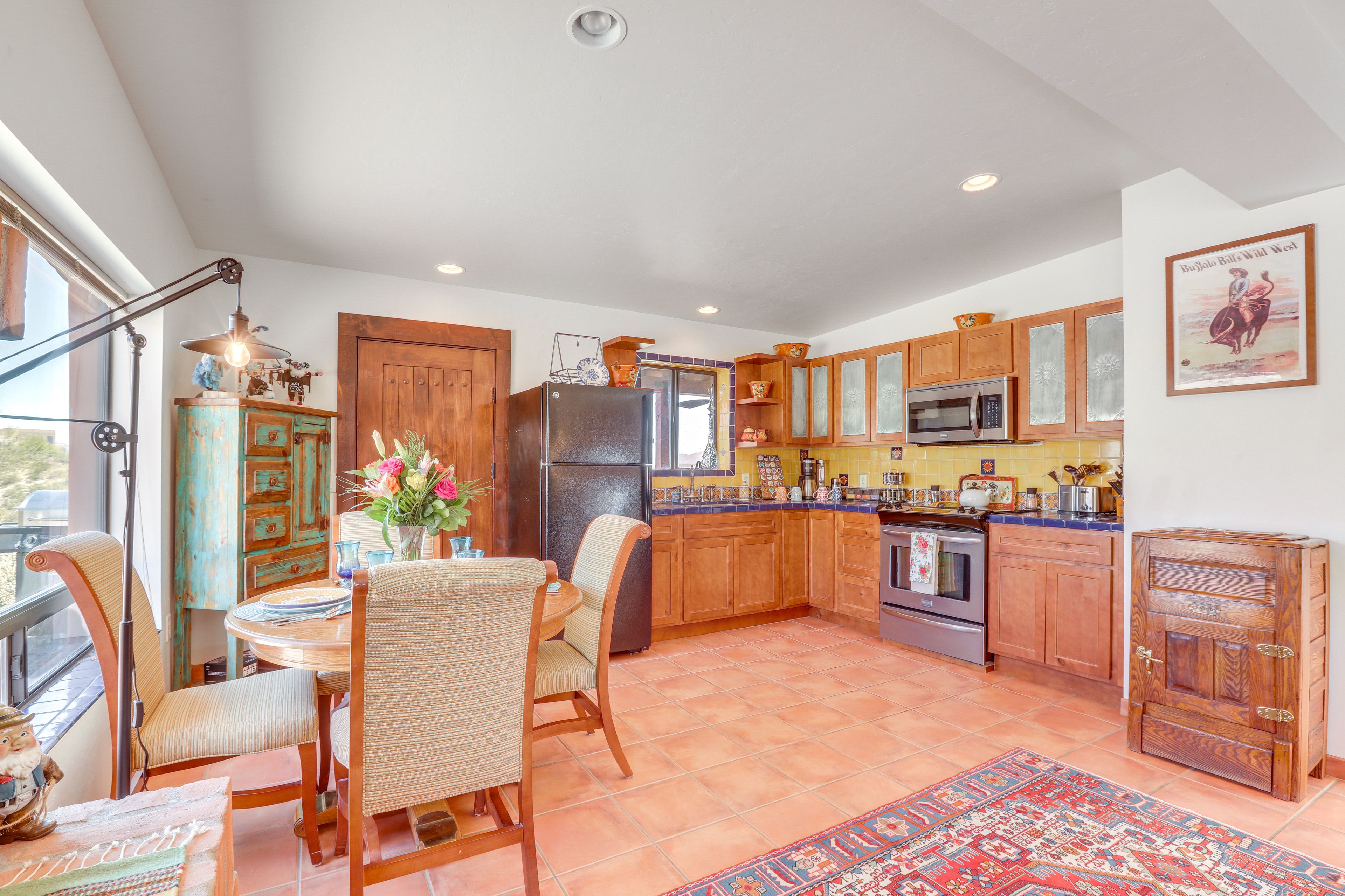 Studio | Dining Area