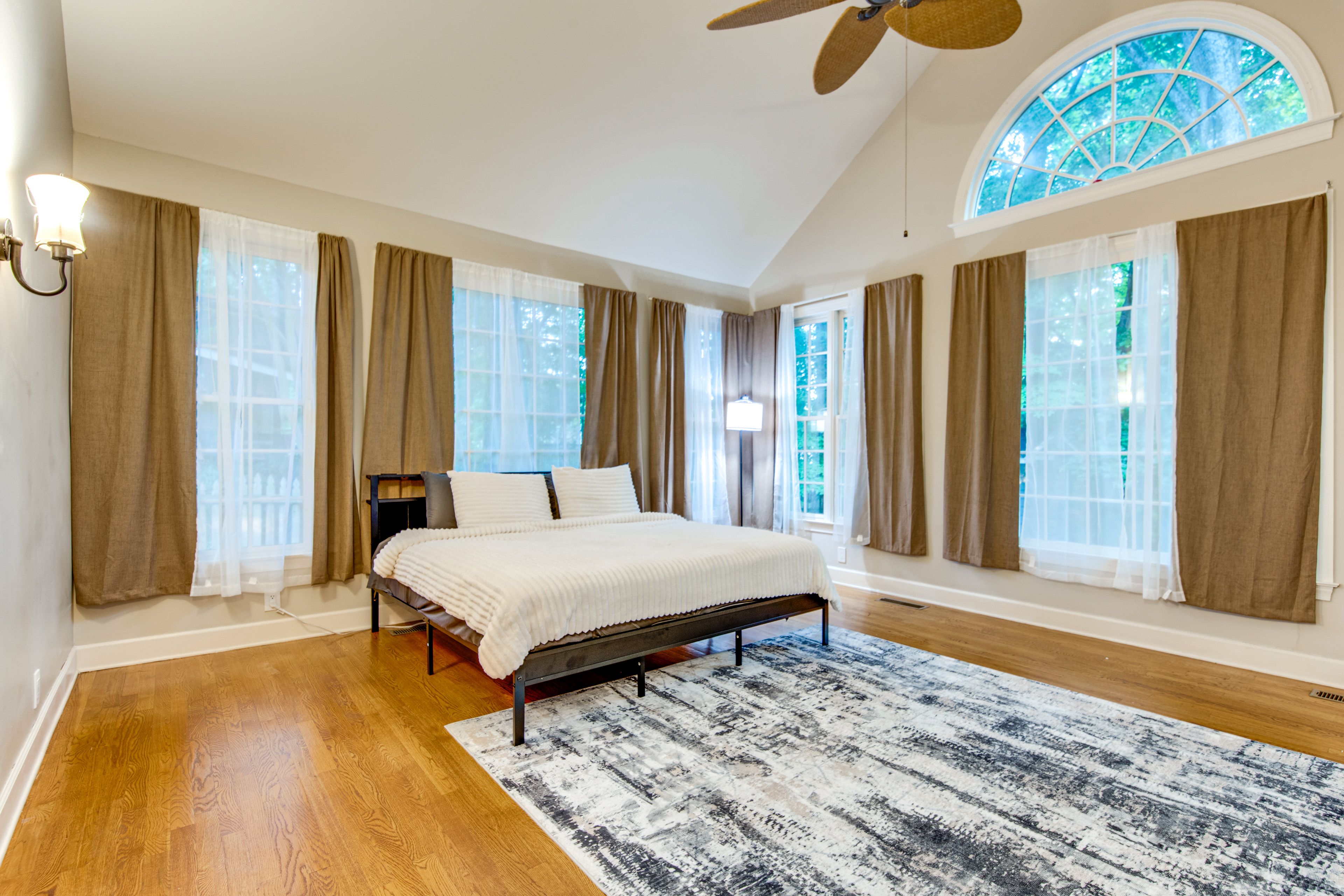 Bedroom 4 | 2nd Floor | King Bed | Full Bunk Bed