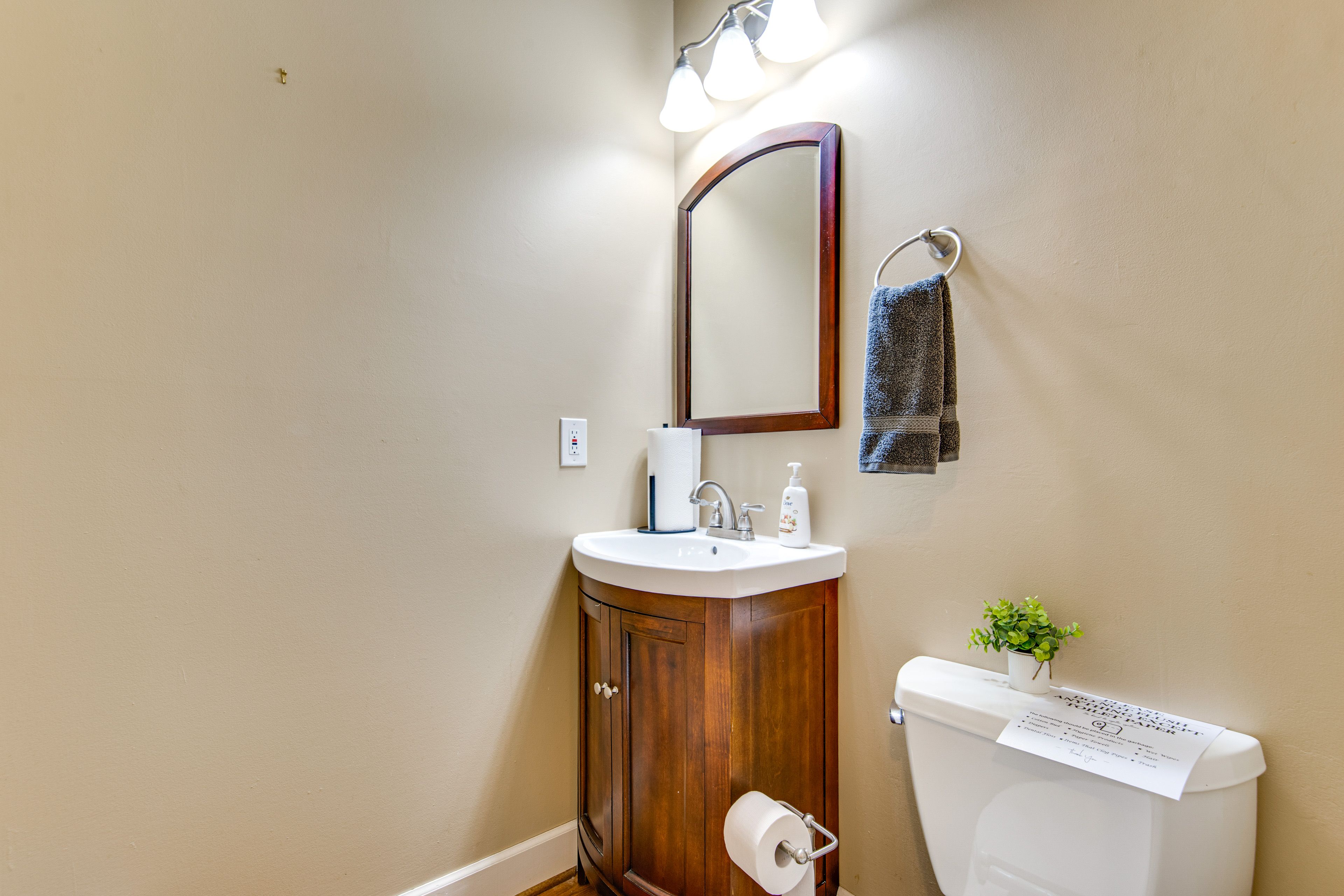 Half Bathroom | 1st Floor