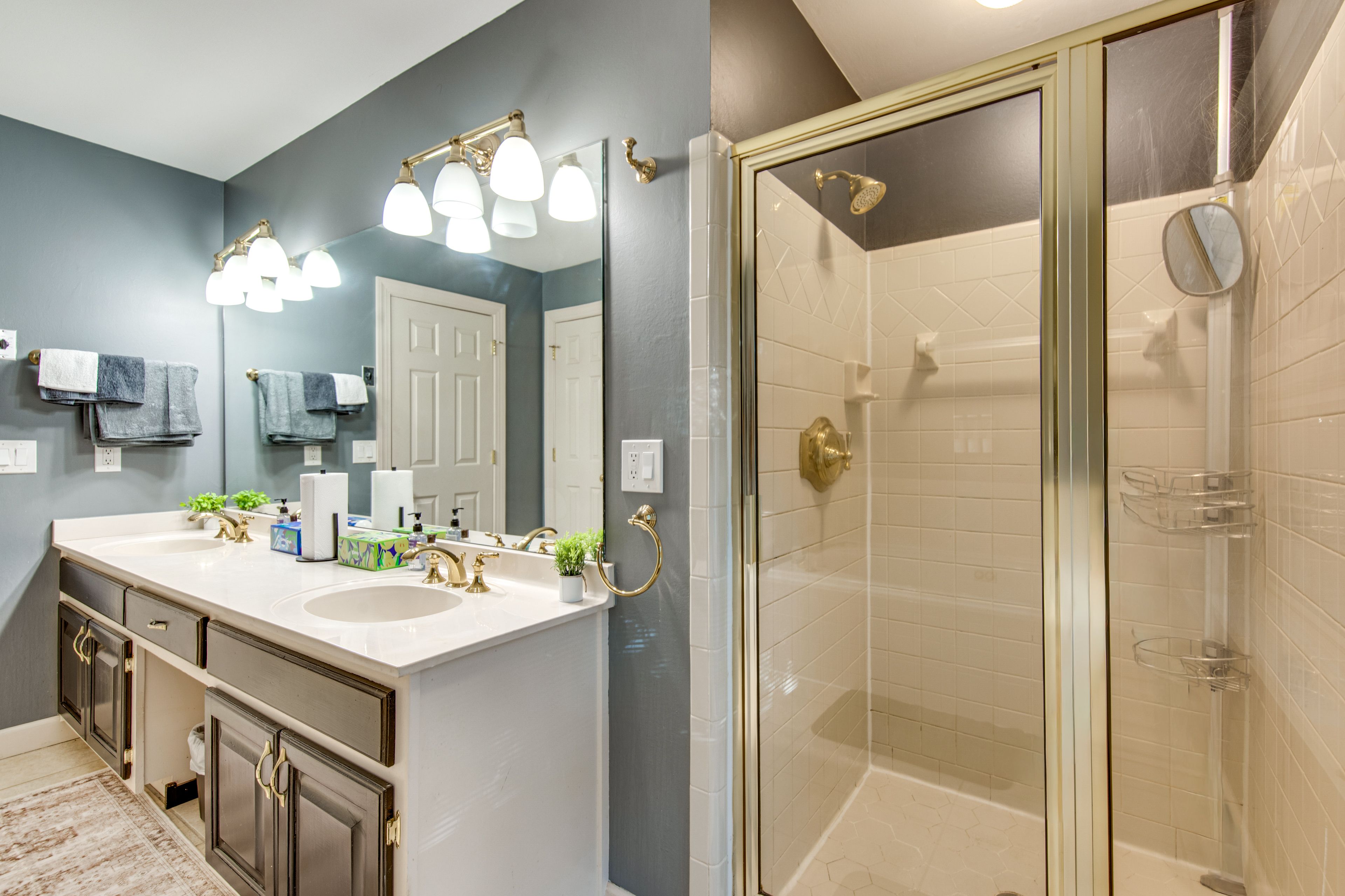 Full Bathroom | 2nd Floor