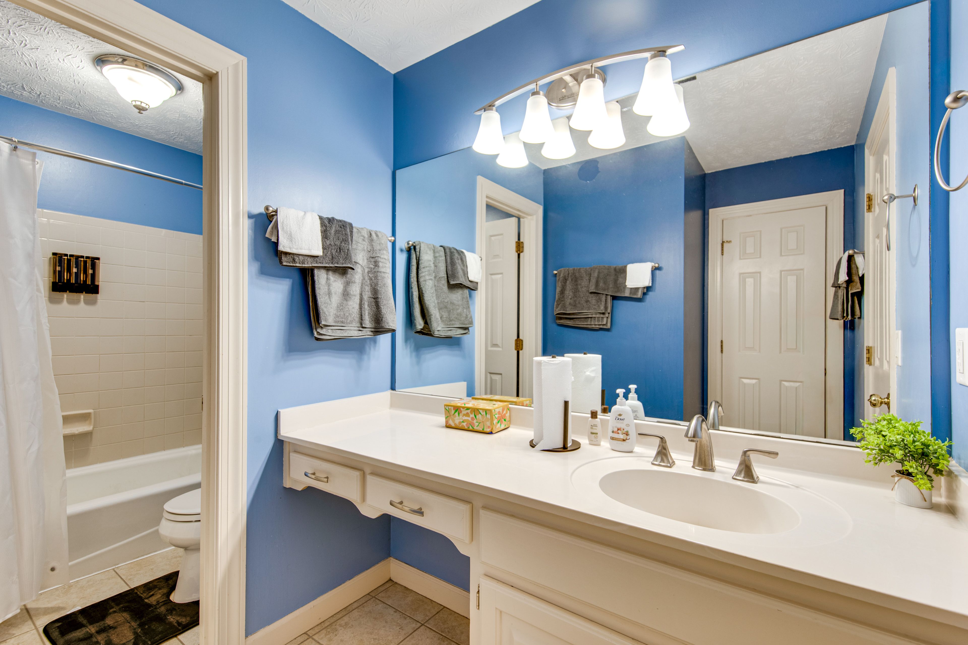 Full Bathroom | 2nd Floor
