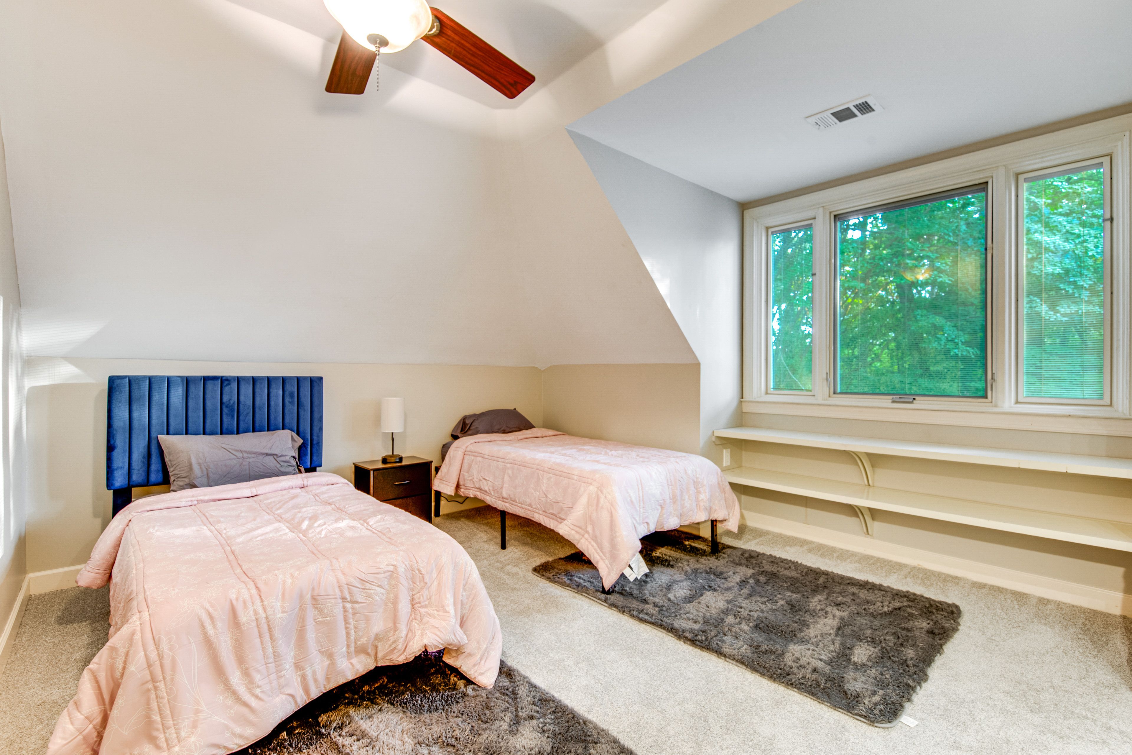 Bedroom 2 | 1st Floor | 2 Twin Beds