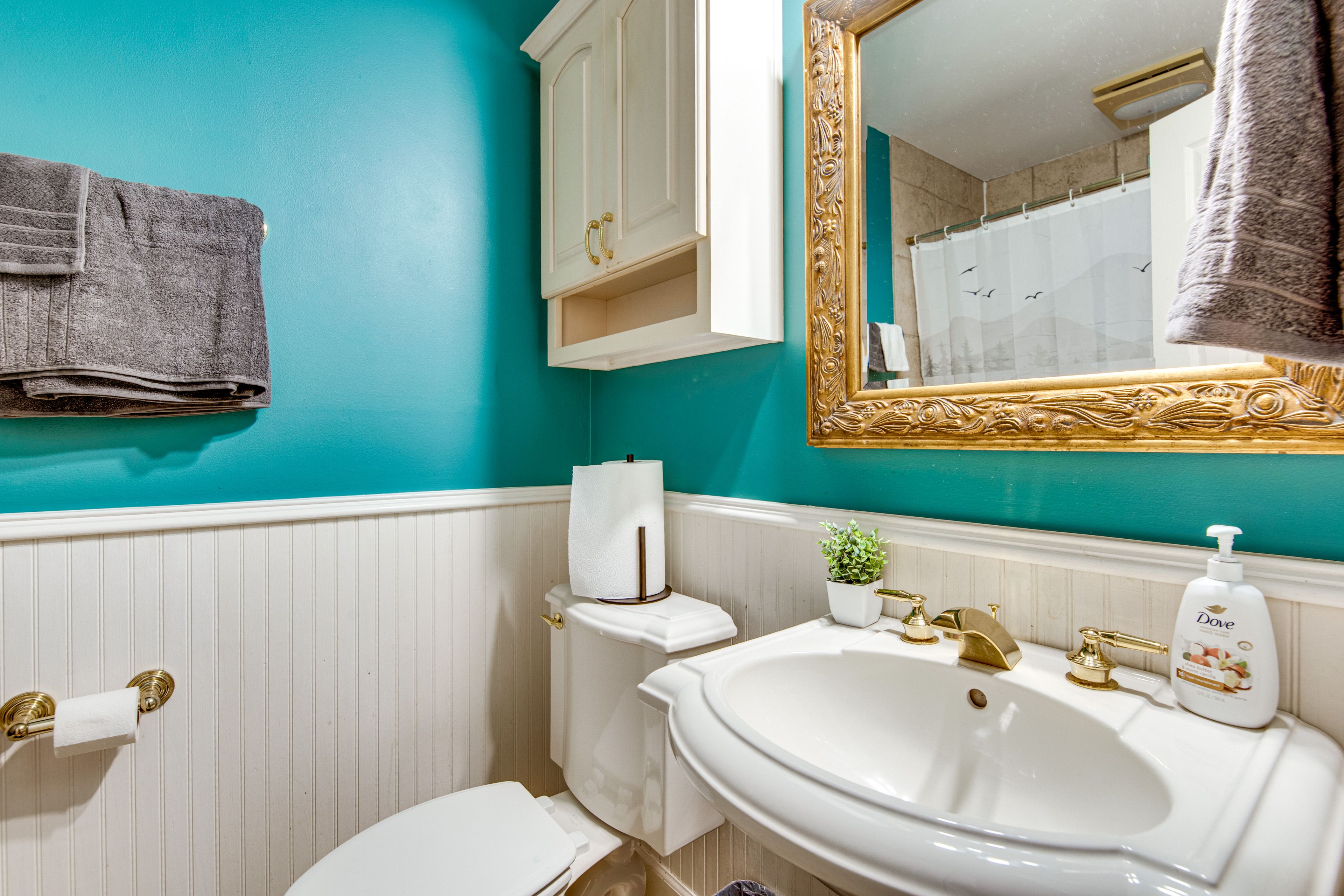 Full Bathroom | 2nd Floor