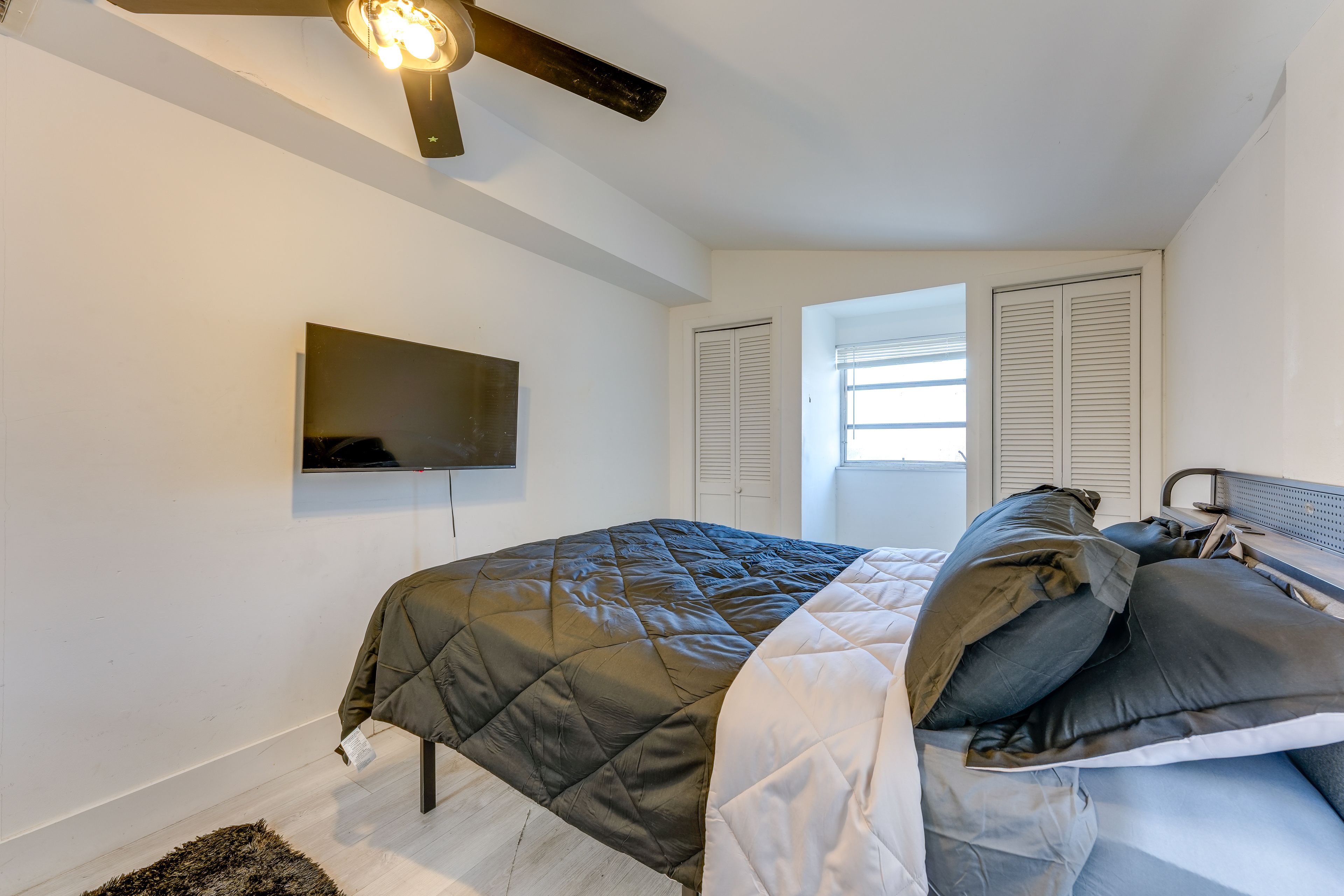 Bedroom 2 | Queen Bed