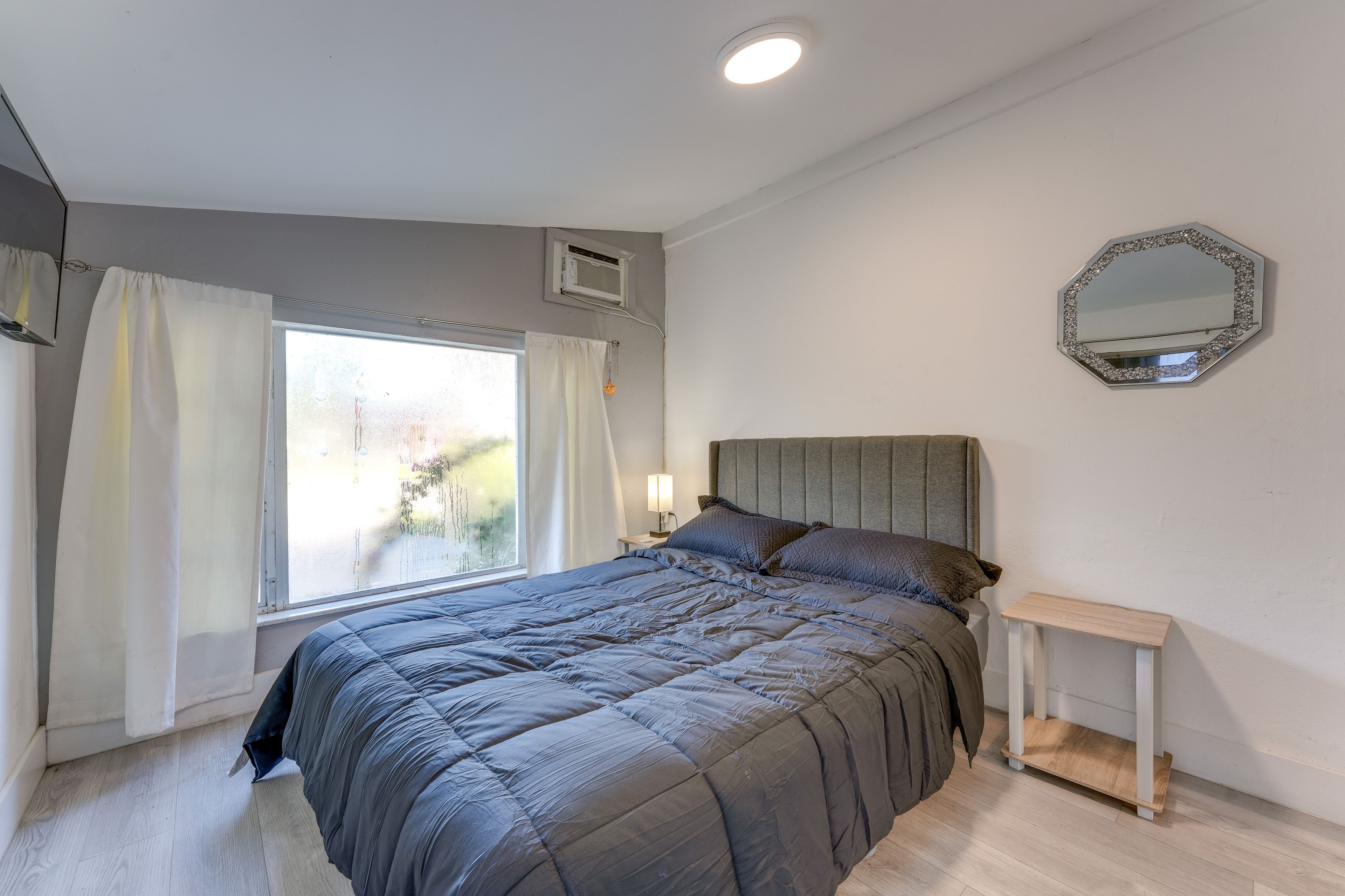 Bedroom 4 | Queen Bed