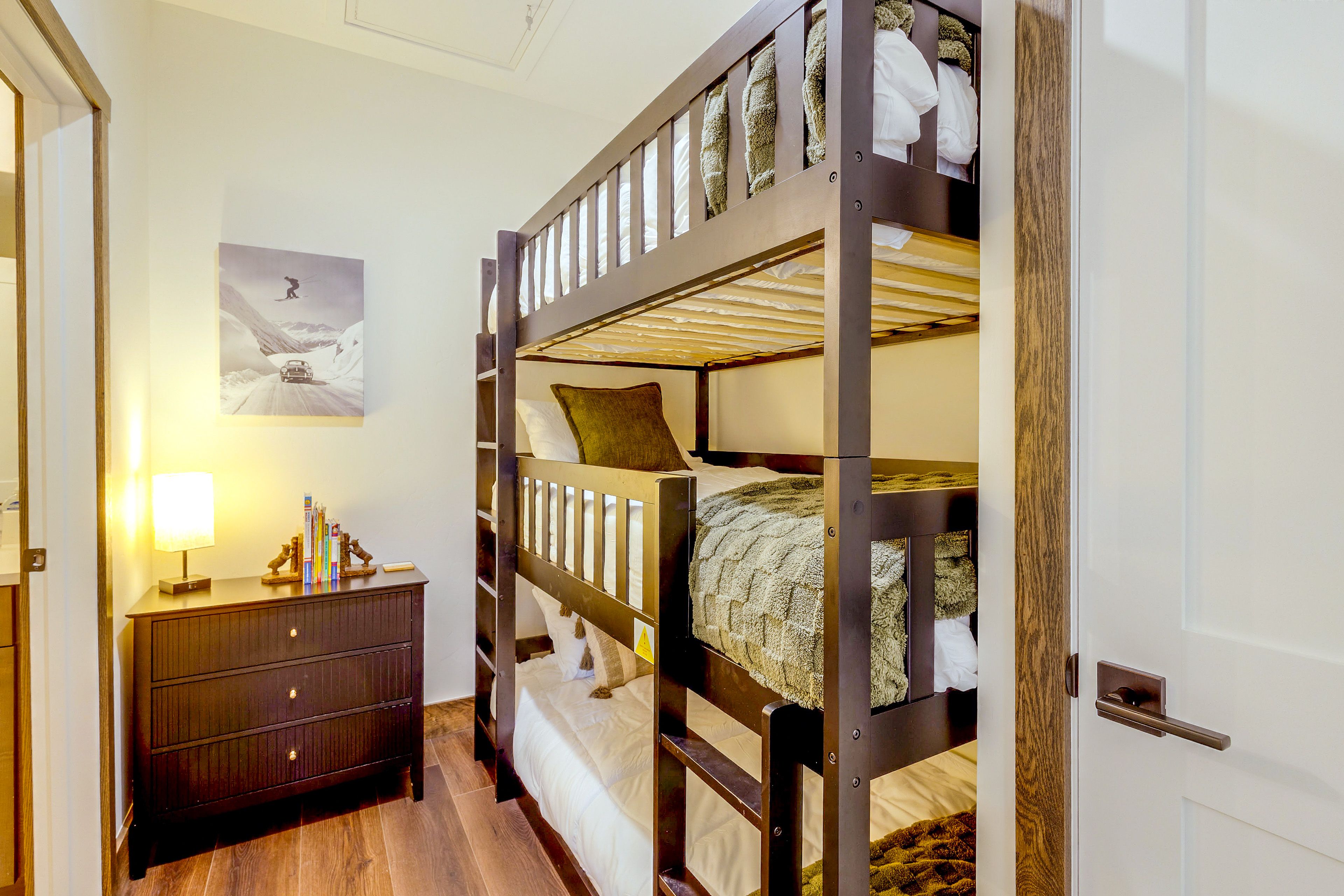 Sleeping Nook | Triple Twin Bunk Bed