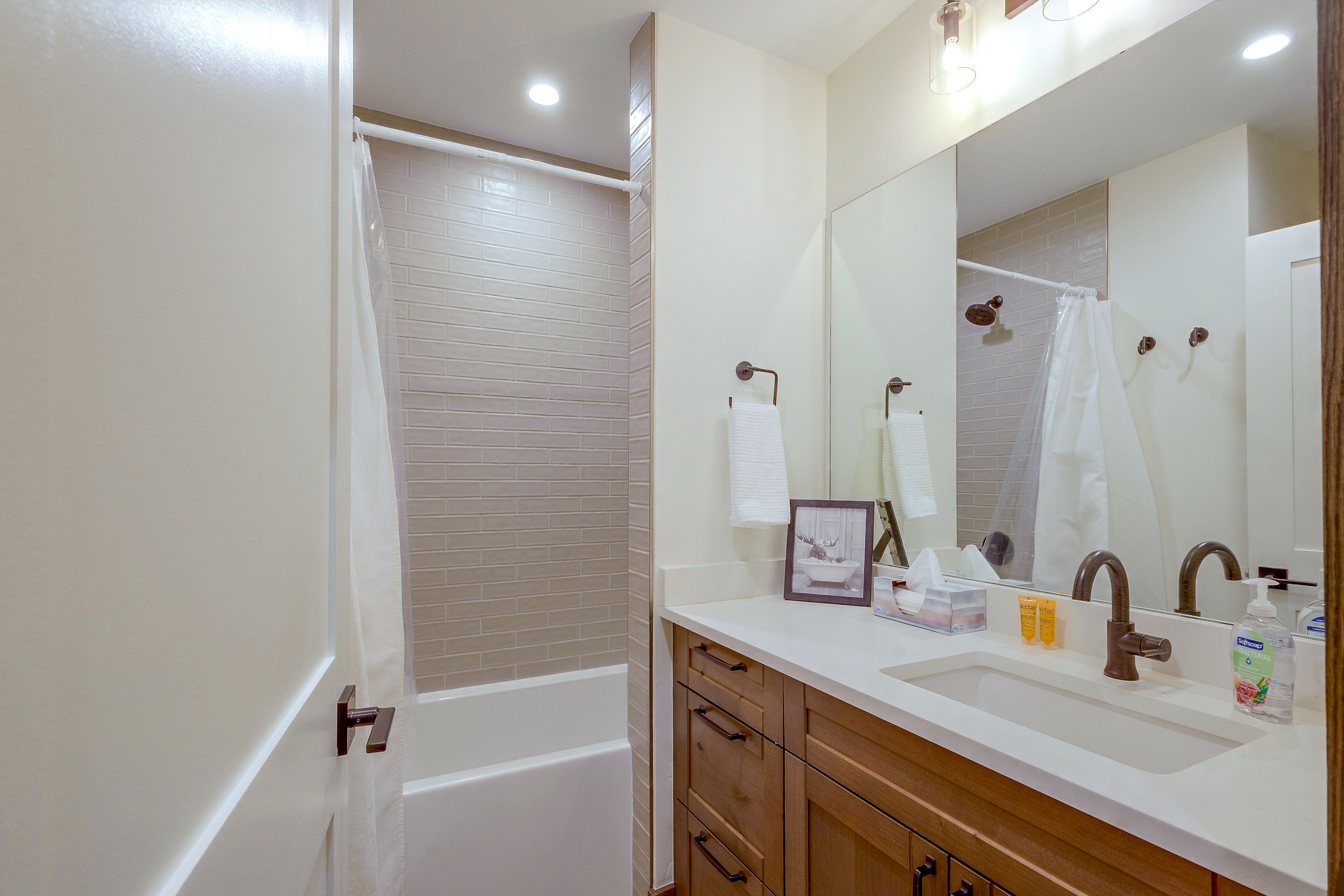 Full Bathroom