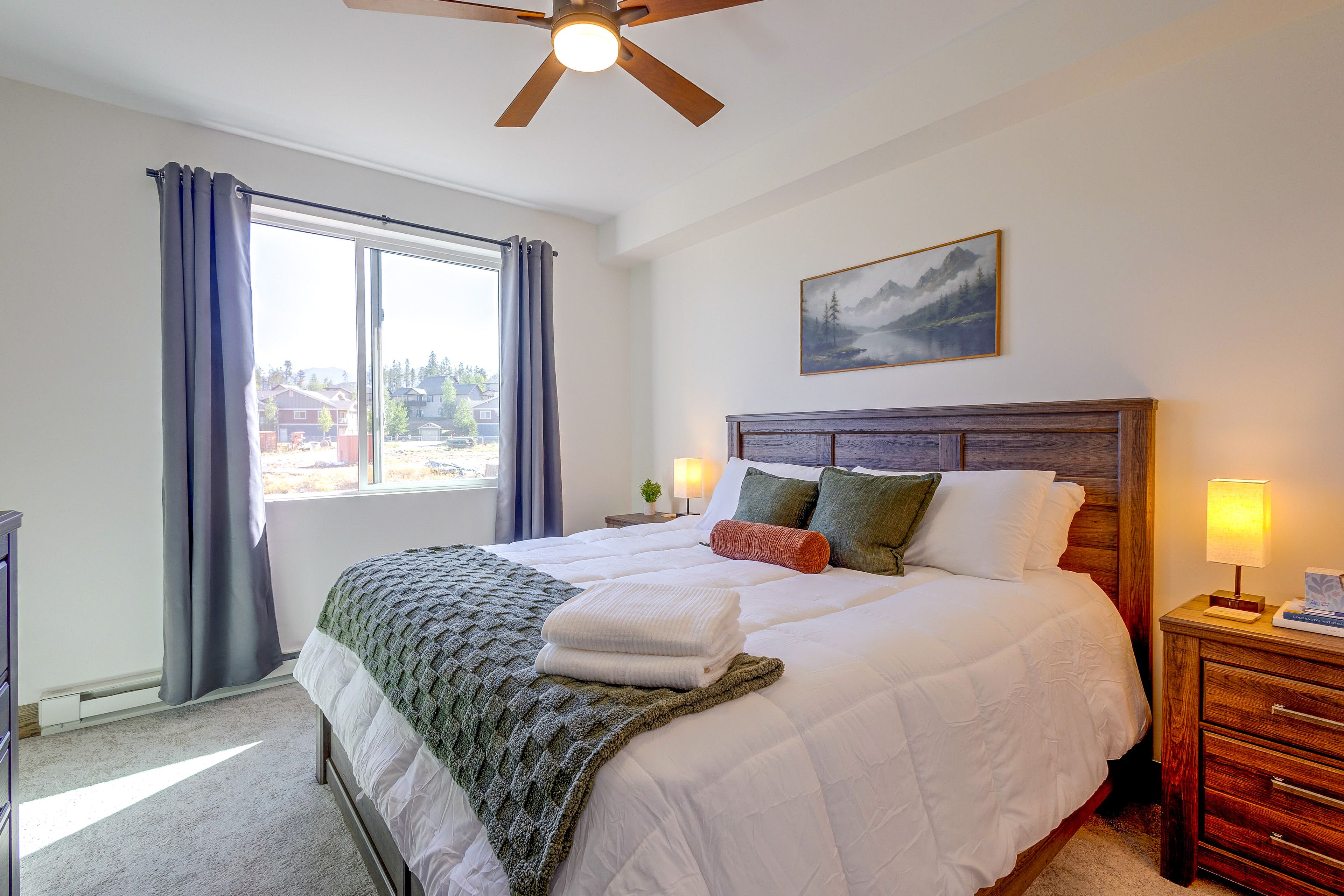 Bedroom 1 | King Bed