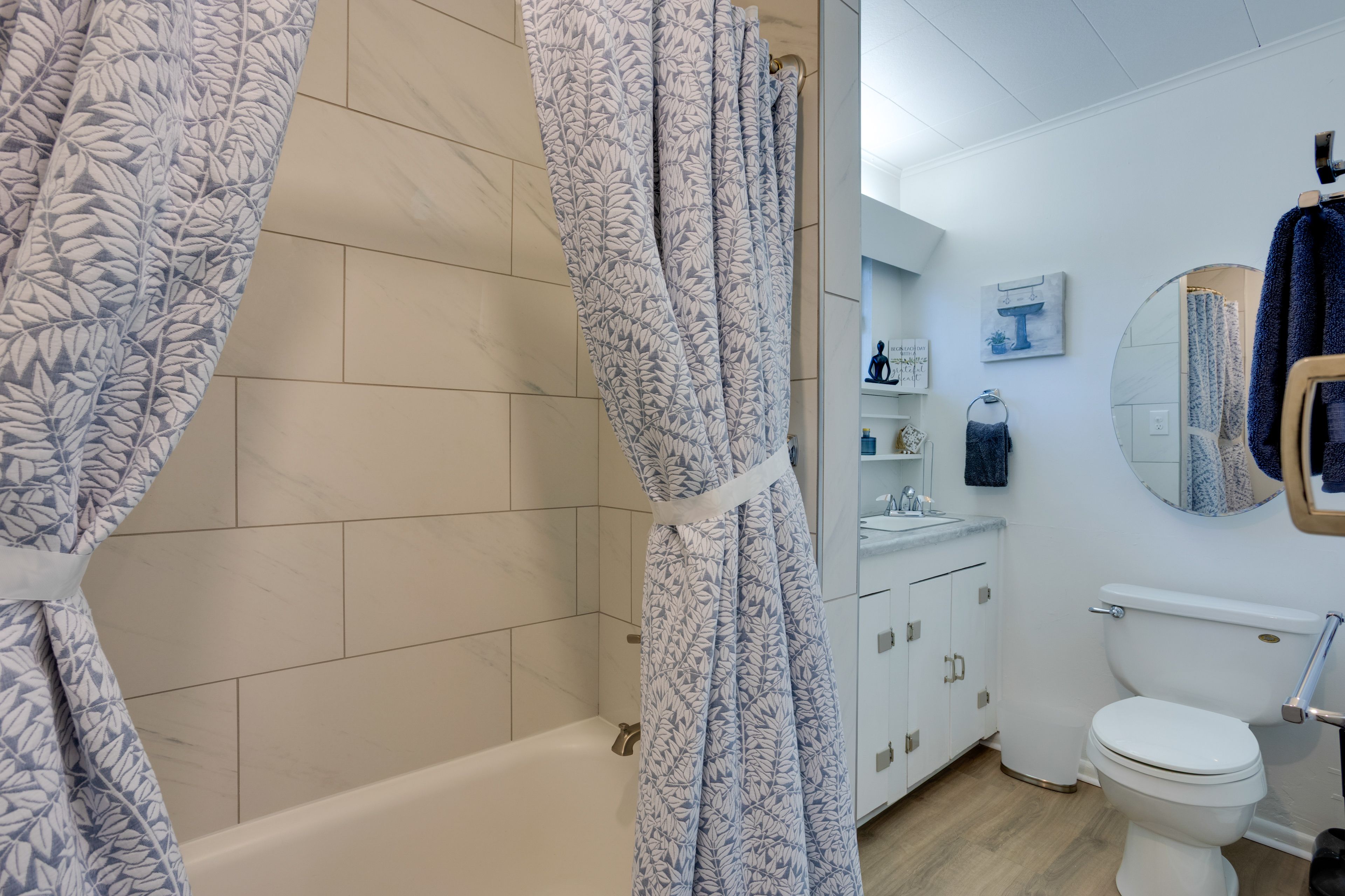 Bathroom | 2nd Floor