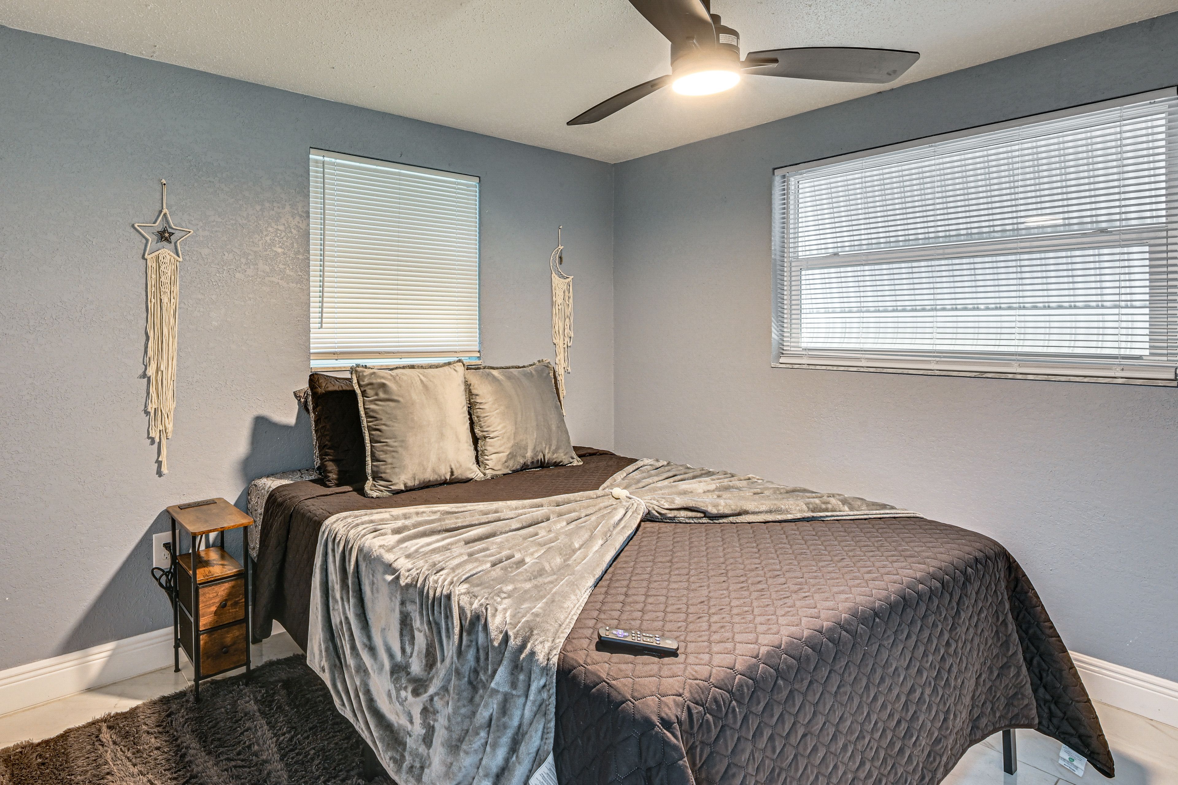 Bedroom 1 | Queen Bed