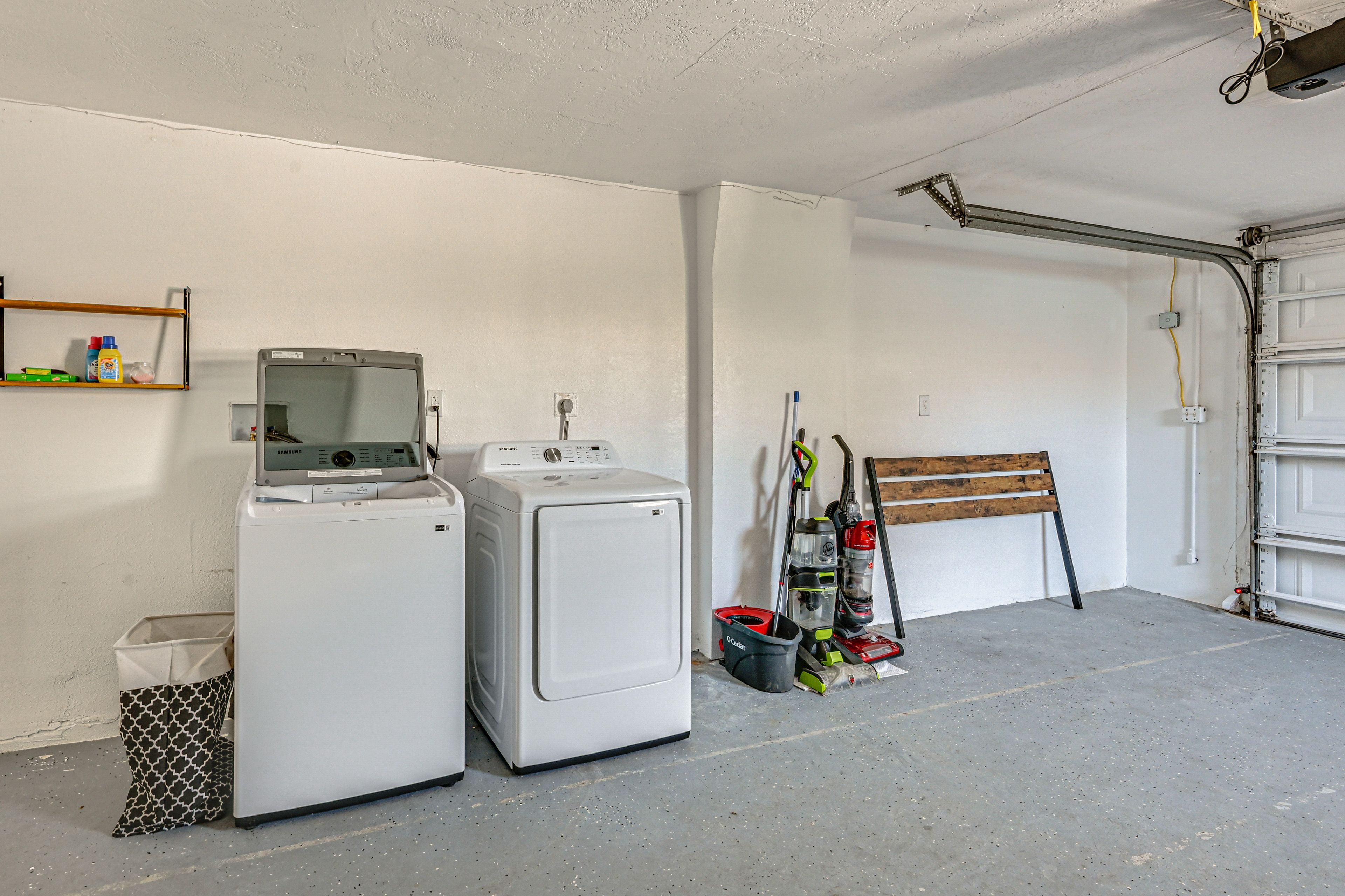 Garage | Parking (1 Vehicle) | Washer & Dryer
