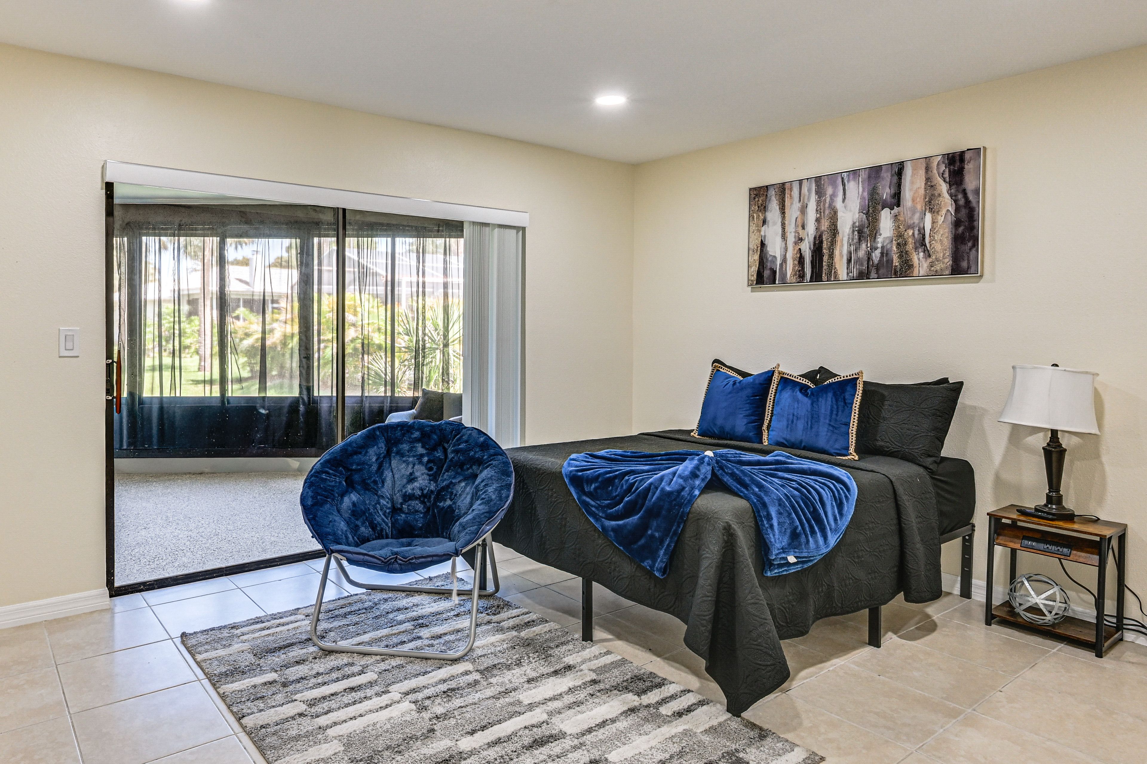 Bedroom 1 | Queen Bed