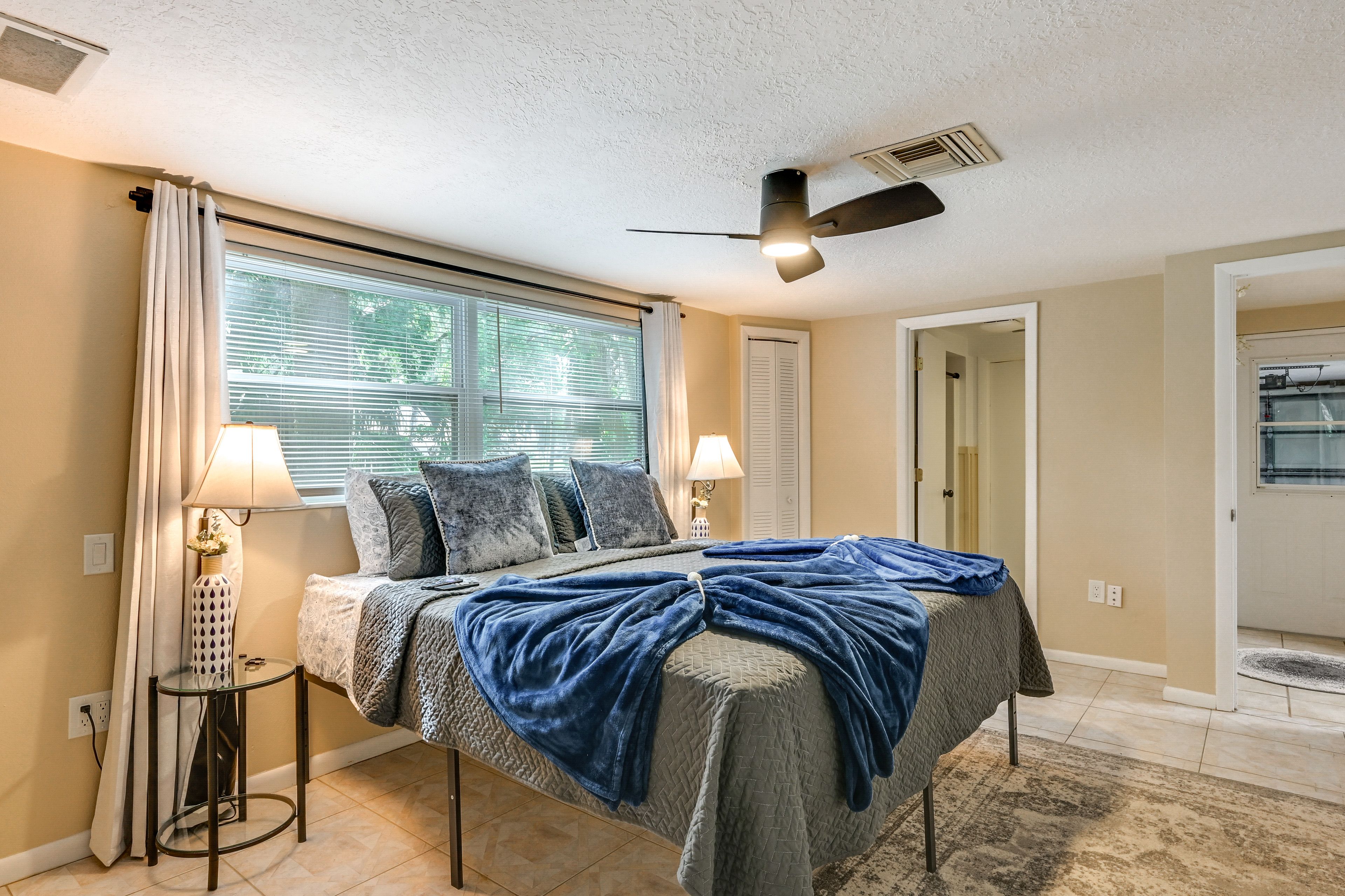 Bedroom 3 | King Bed