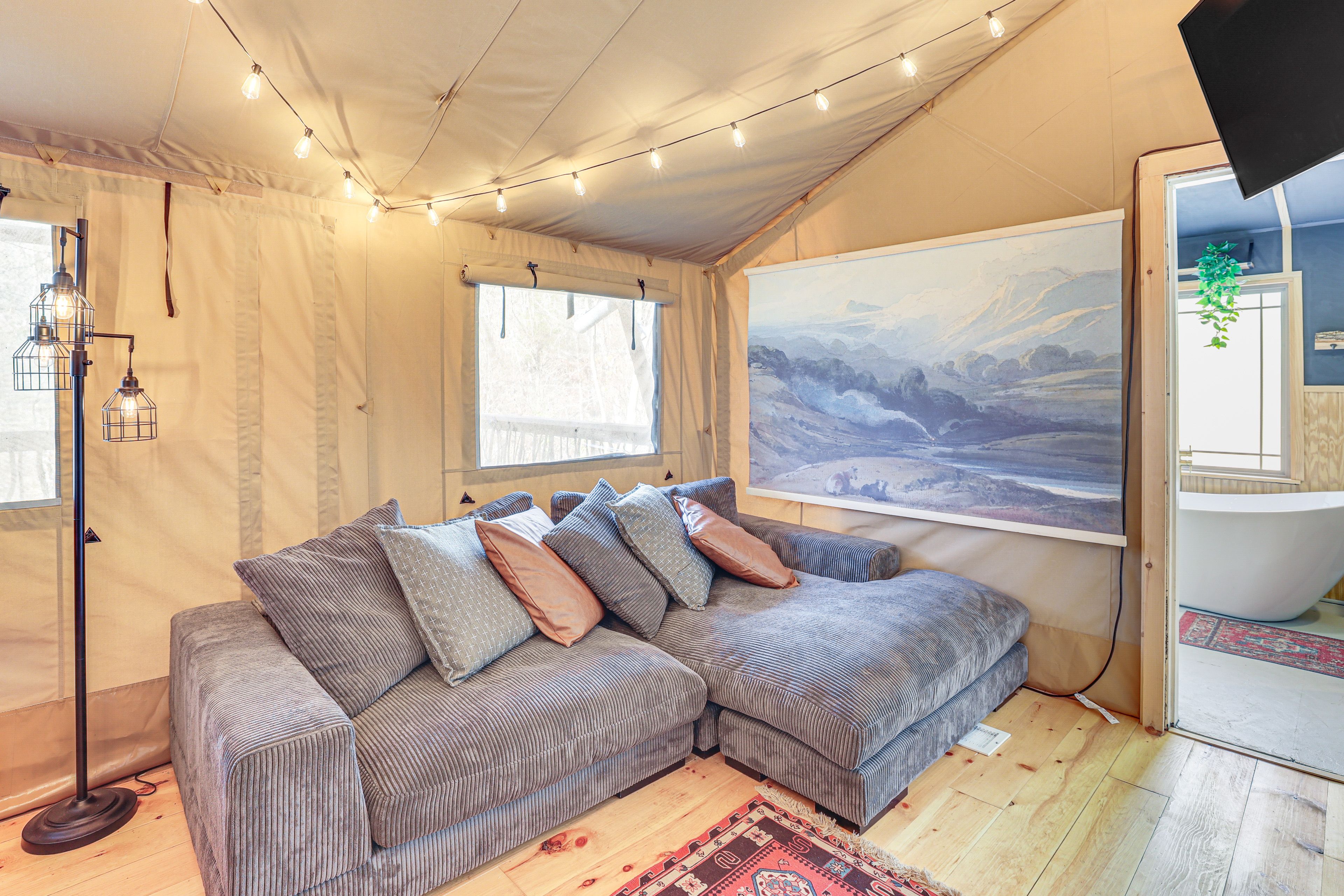 'The Hootenanny' Living Room