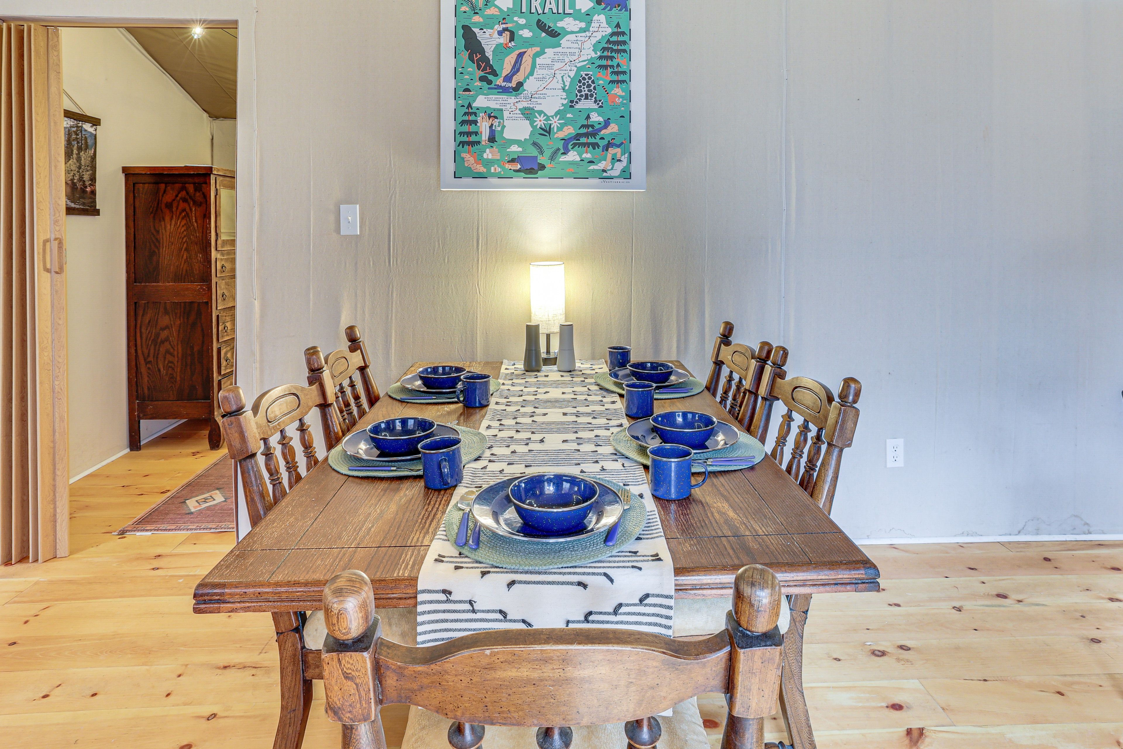 'Appalachian' Dining Area | Dishes & Flatware Provided