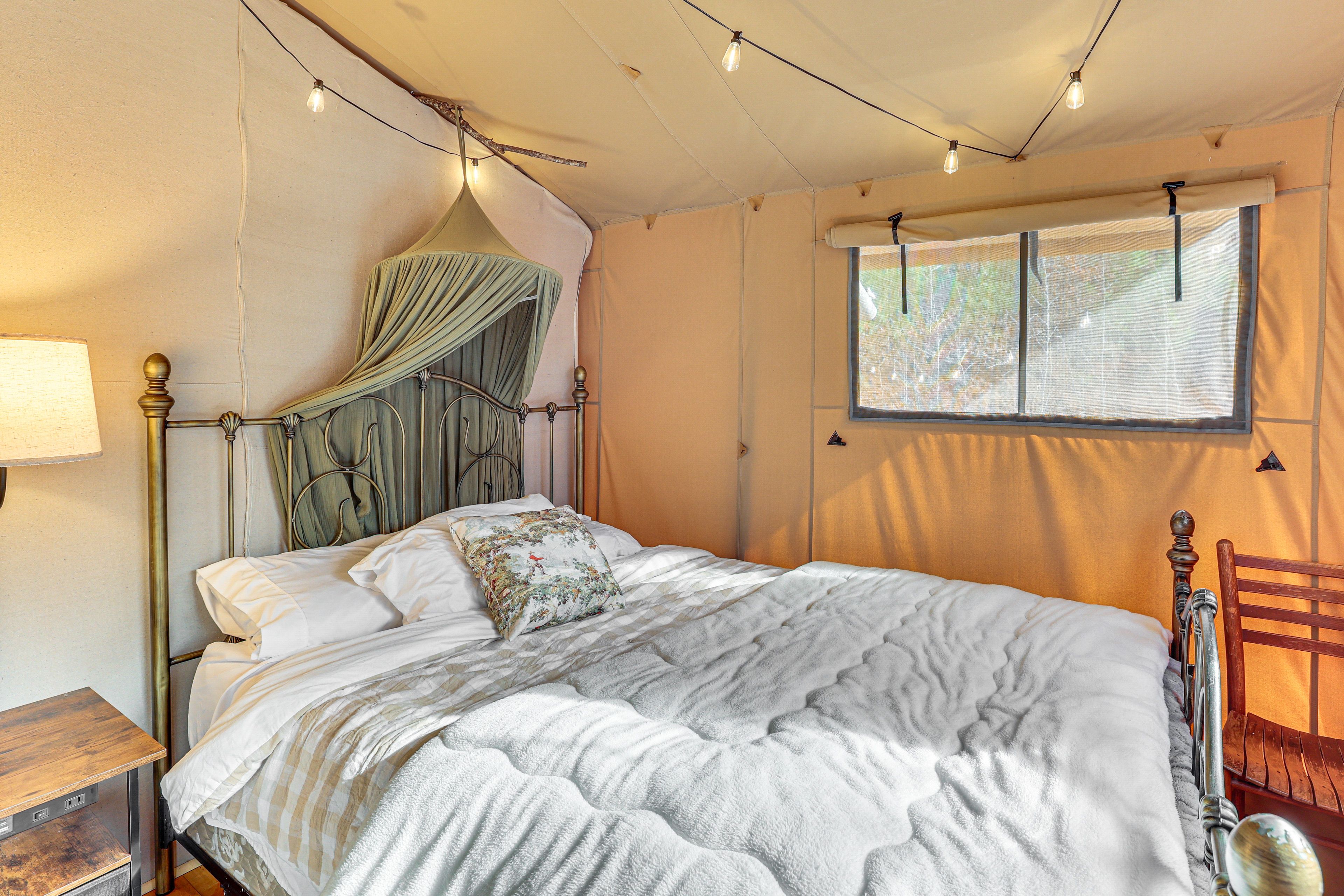 Bedroom 2 ('The Hootenanny') | Queen Bed