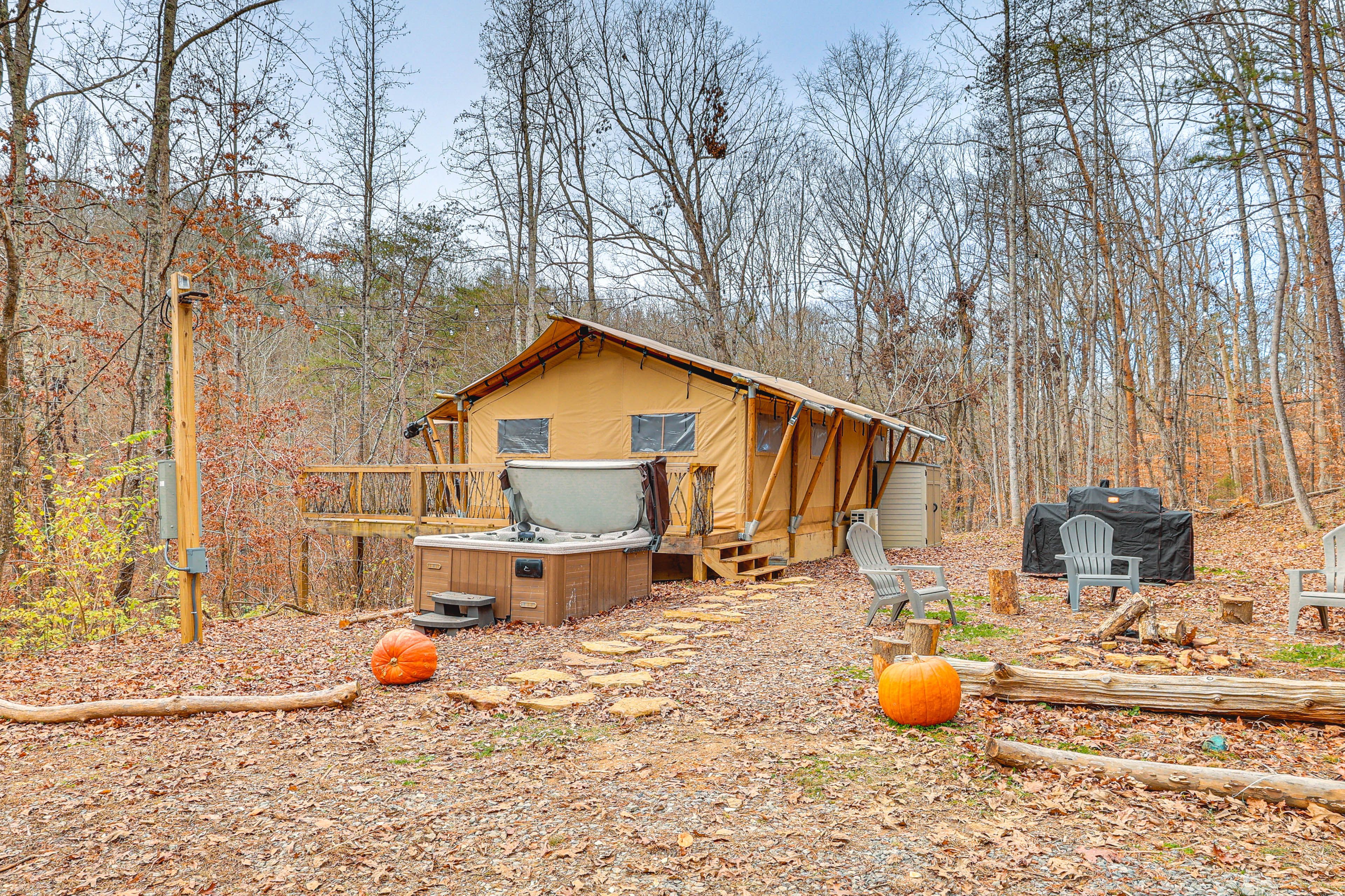'Appalachian' Exterior | Single-Story Tent