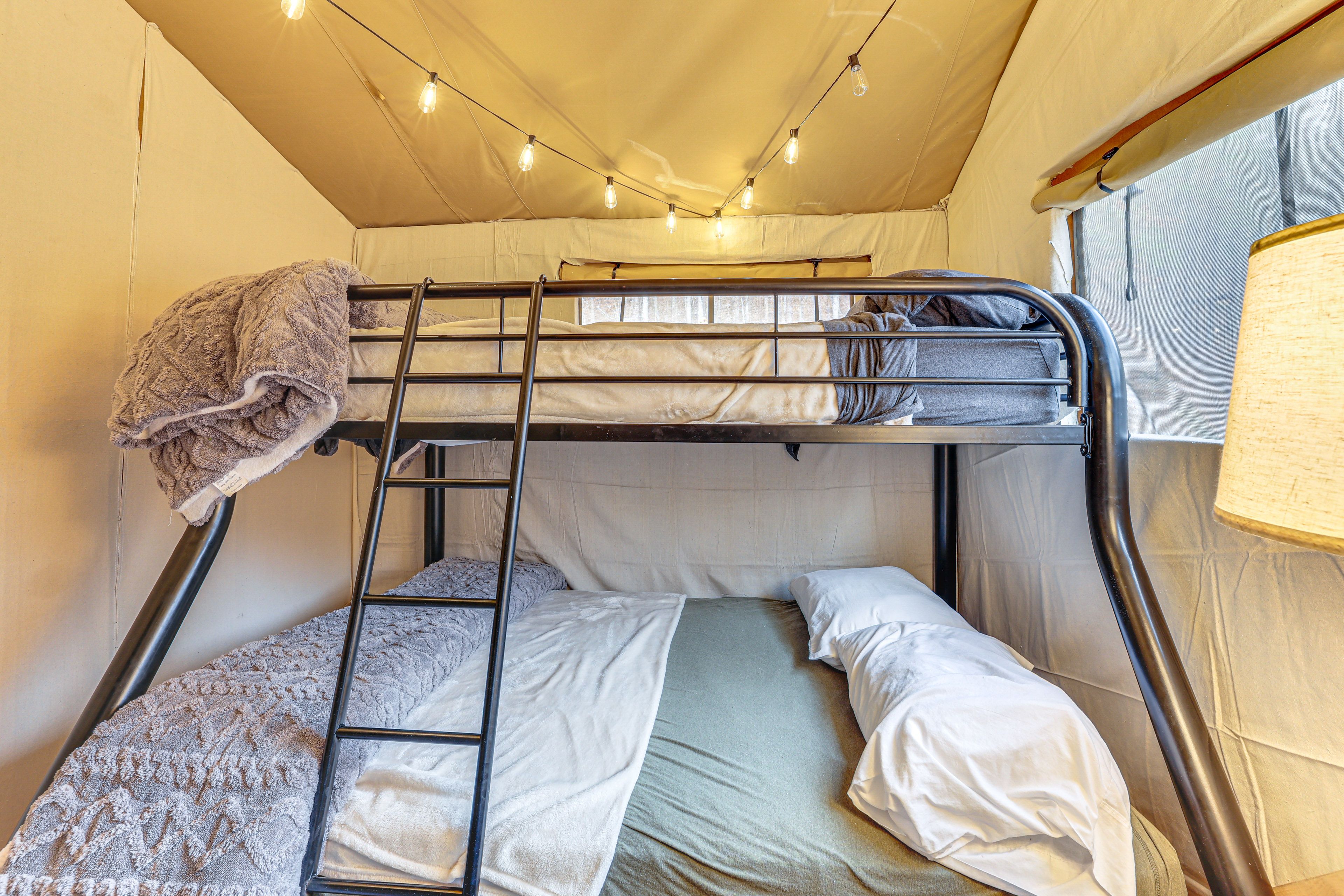 Bedroom 7 ('Appalachian') | Twin/Full Bunk Bed