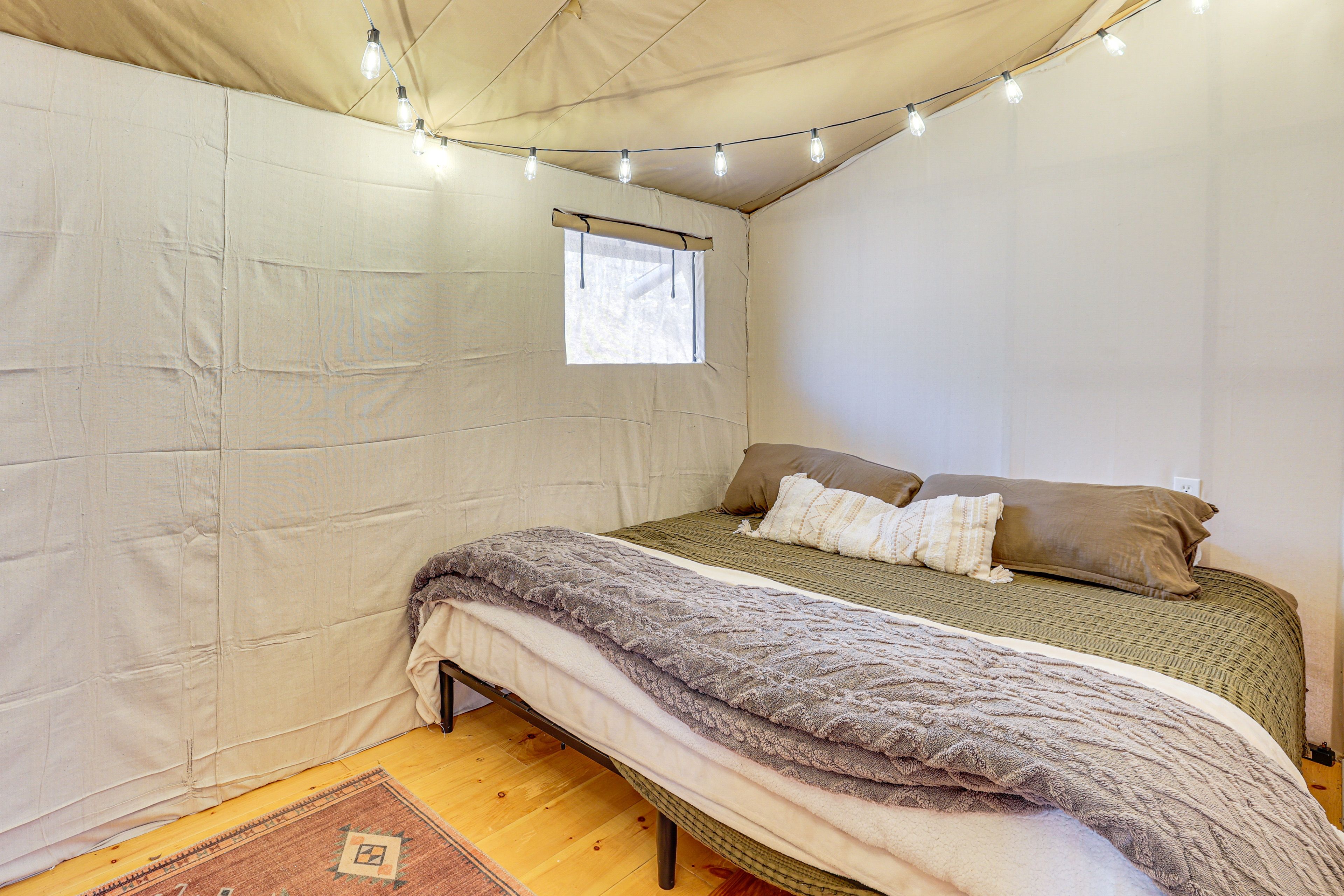 Bedroom 5 ('Appalachian') | King Bed
