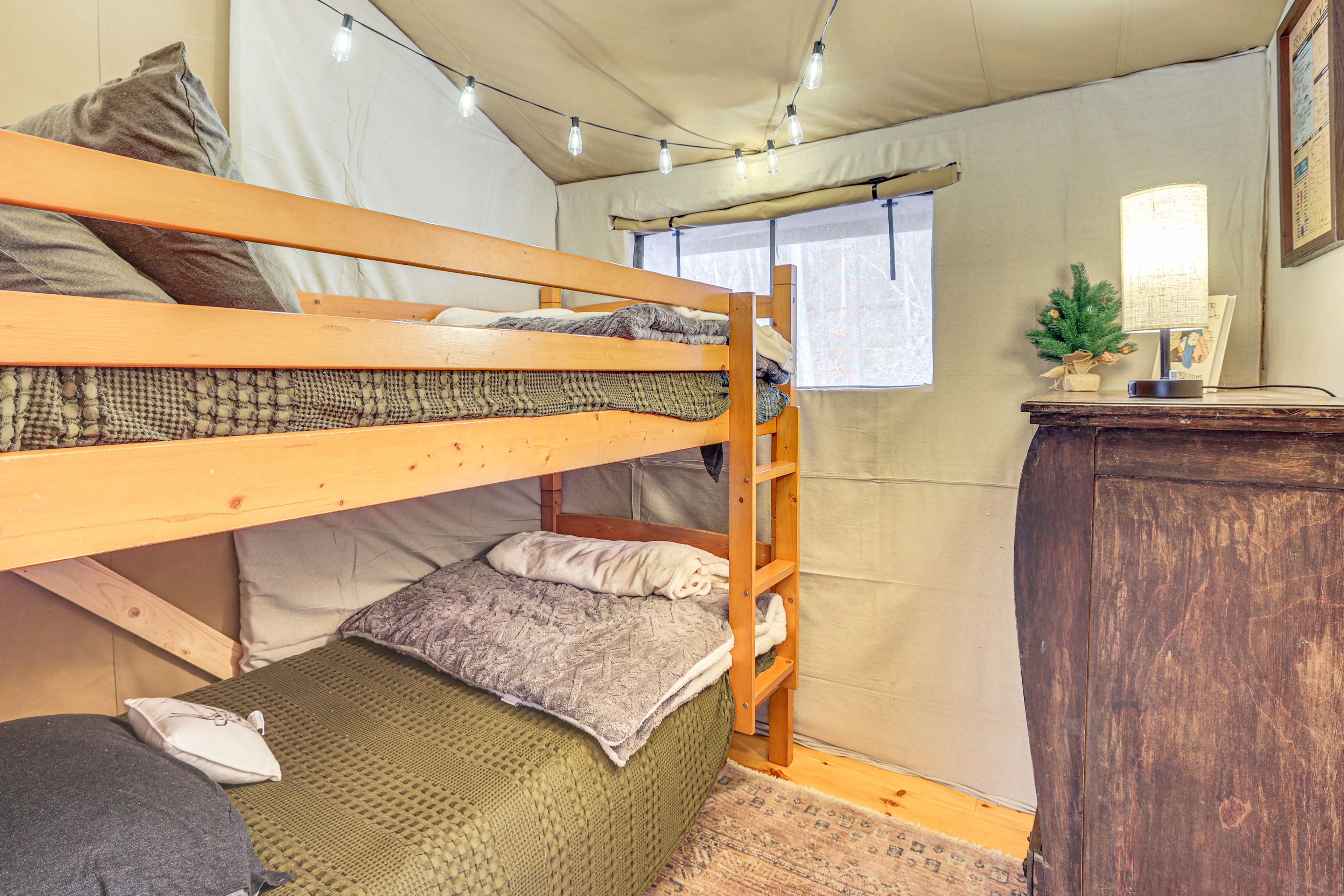 Bedroom 6 ('Appalachian') | Twin Bunk Bed
