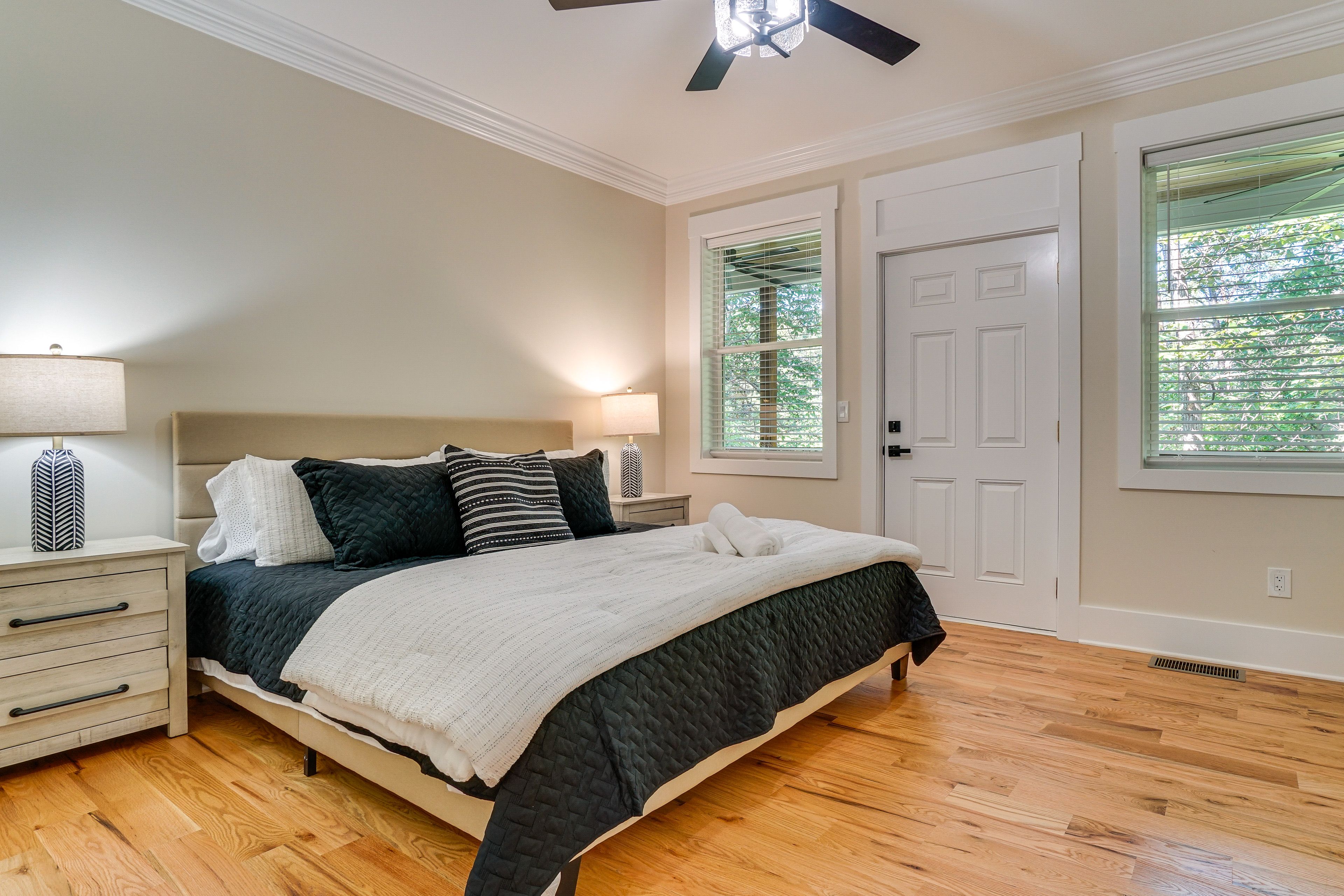 Bedroom 1 | King Bed