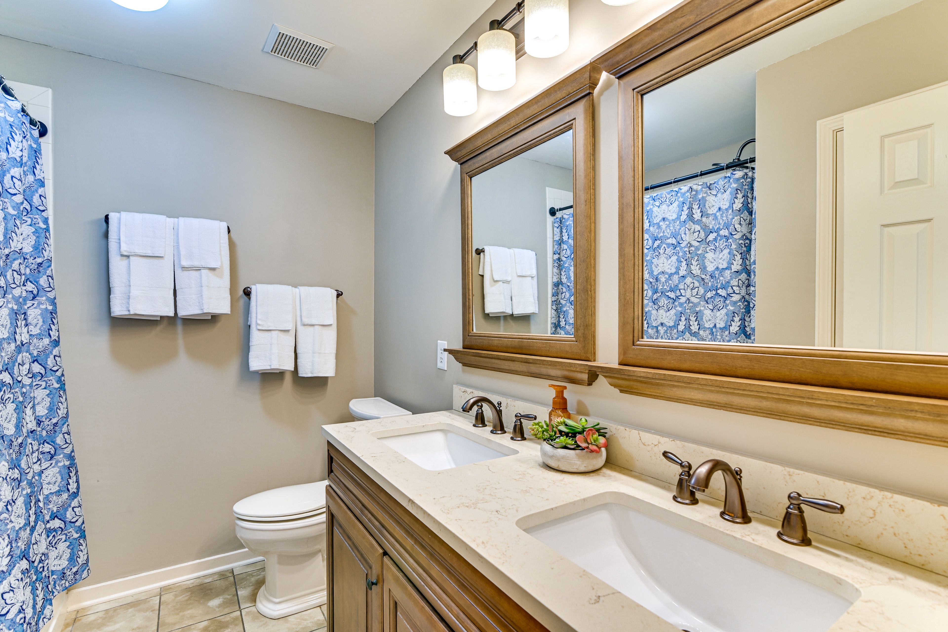 Bathroom | 2nd Floor