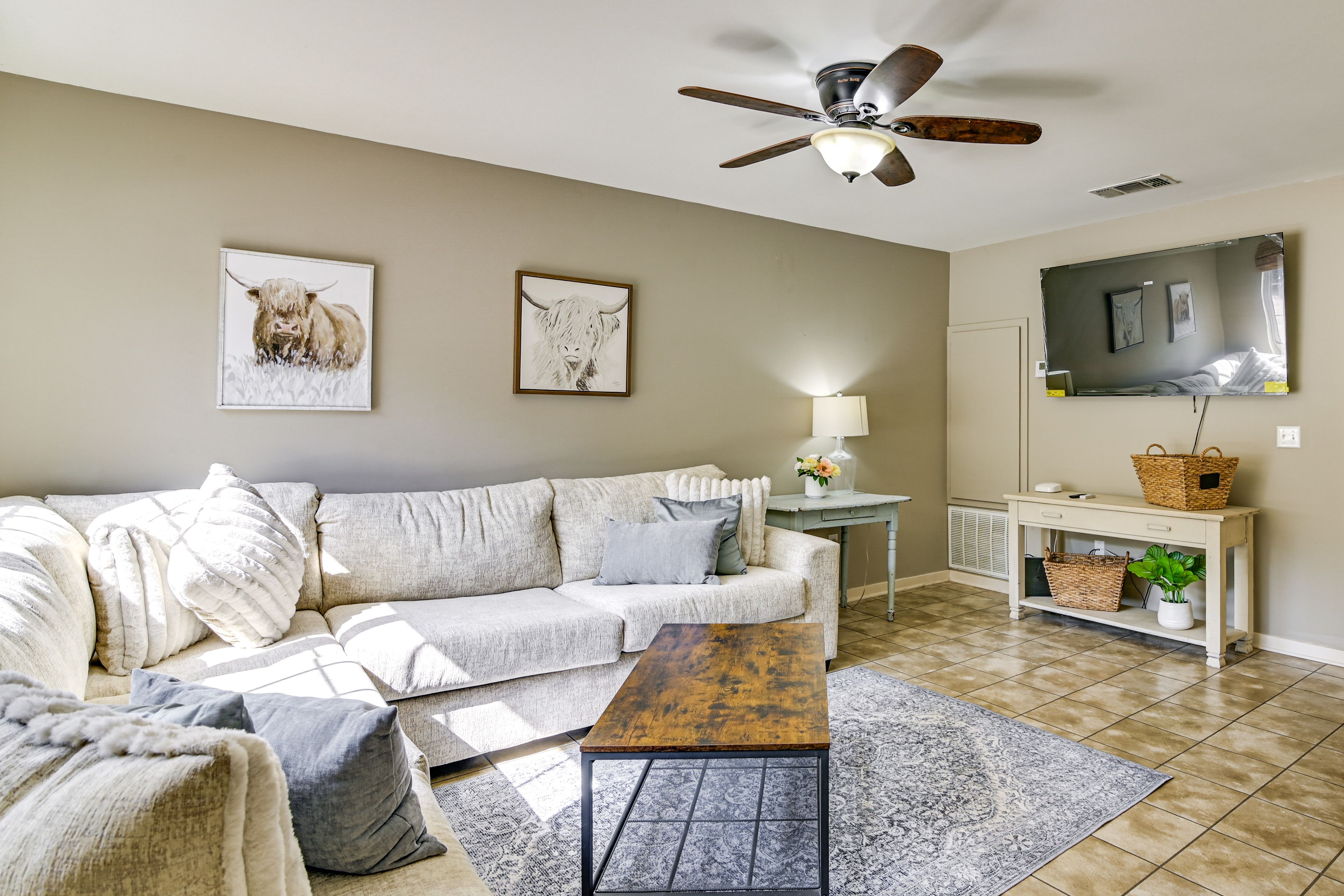 Living Room | Smart TV