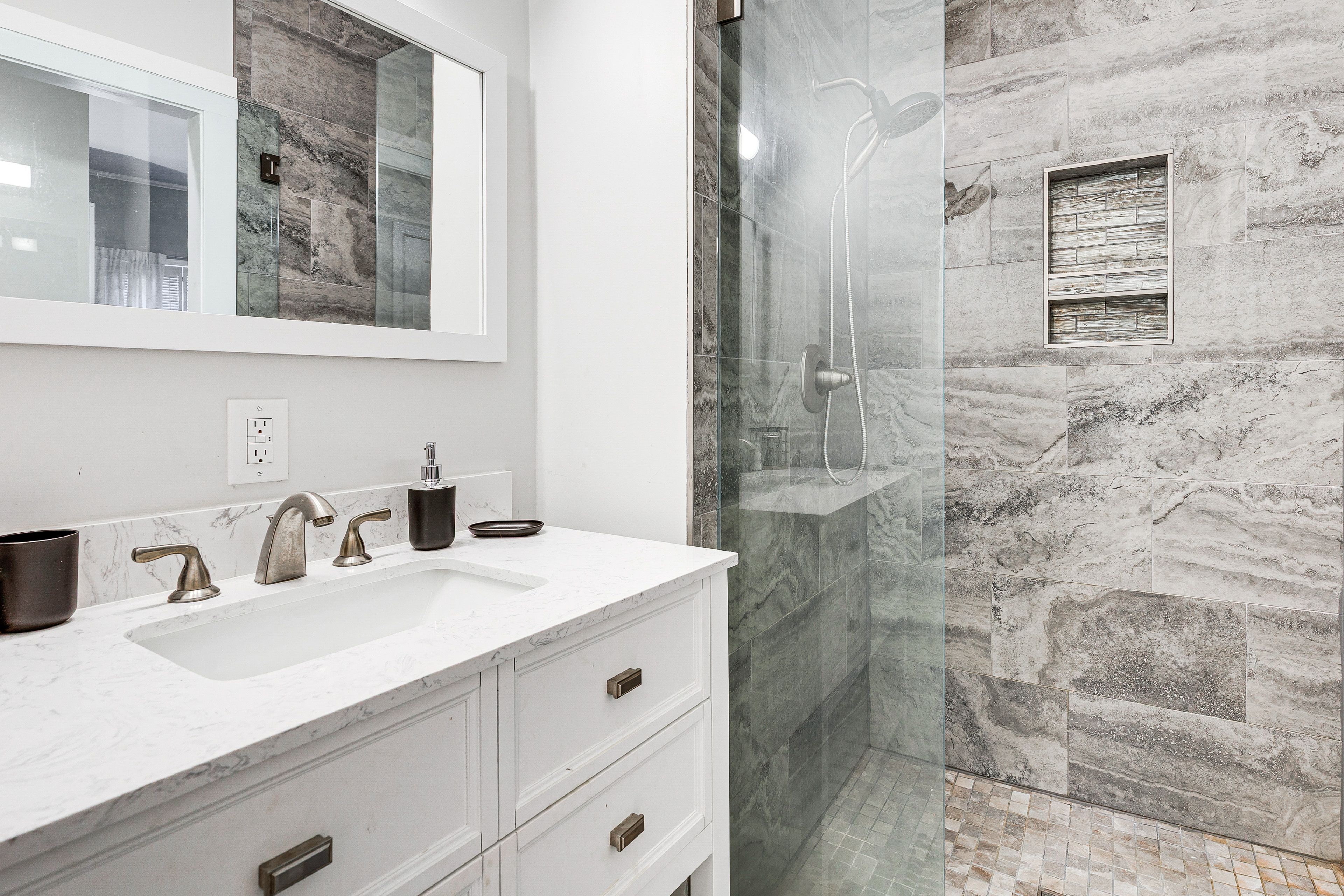 Full Bathroom | 2nd Floor