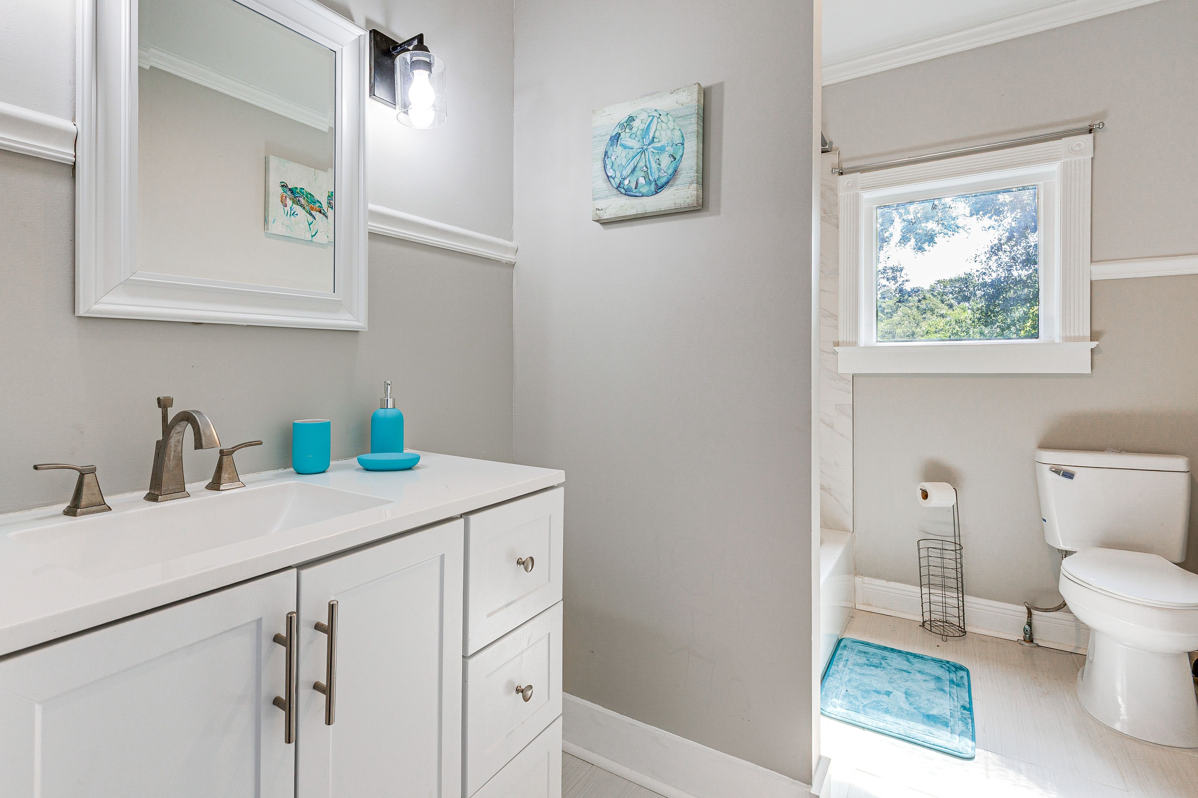 Full Bathroom | 2nd Floor