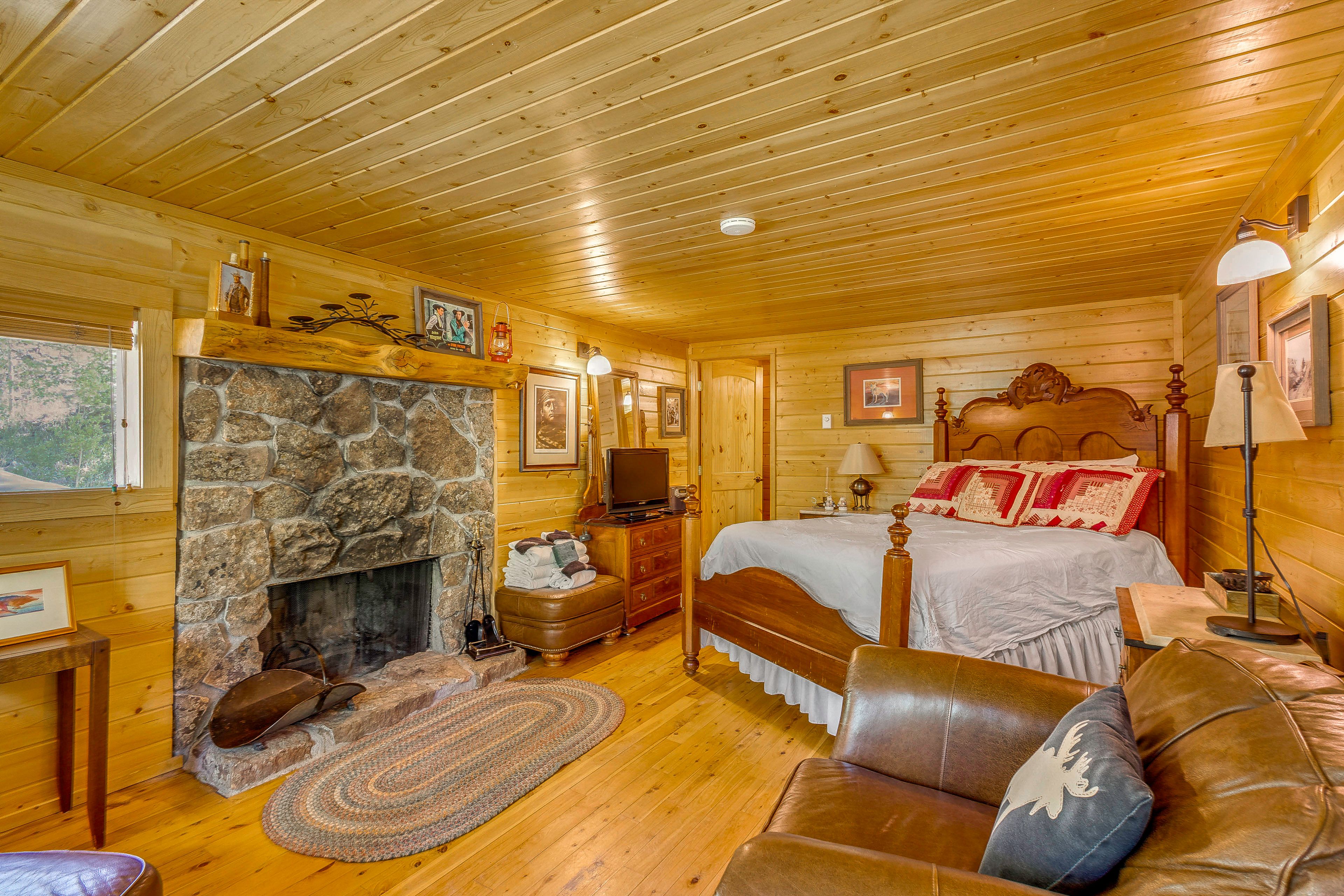 Bedroom 1 | Queen Bed