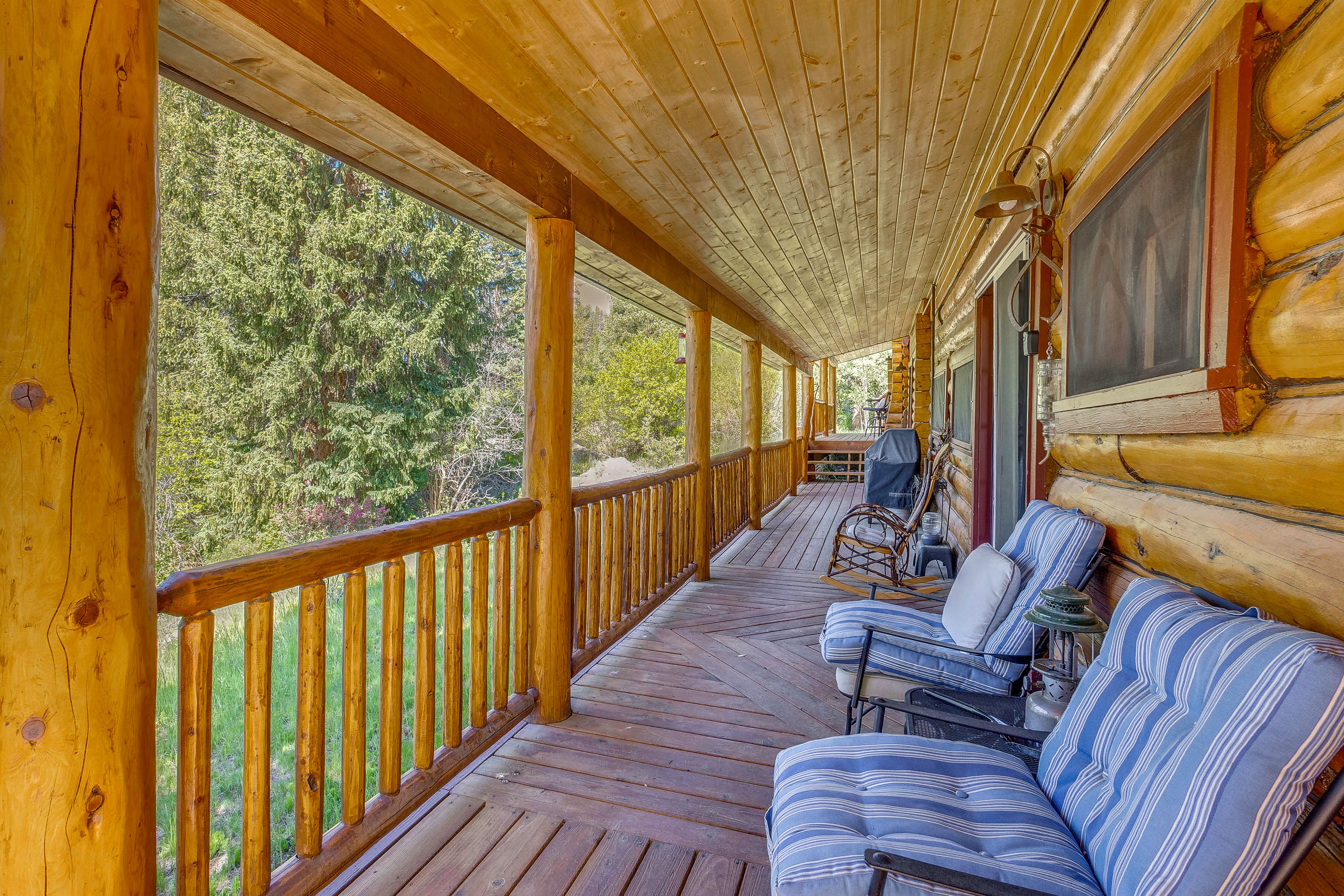 Grand Lake Vacation Rental | 4BR | 2BA | 1,200 Sq Ft | 1 Step to Enter