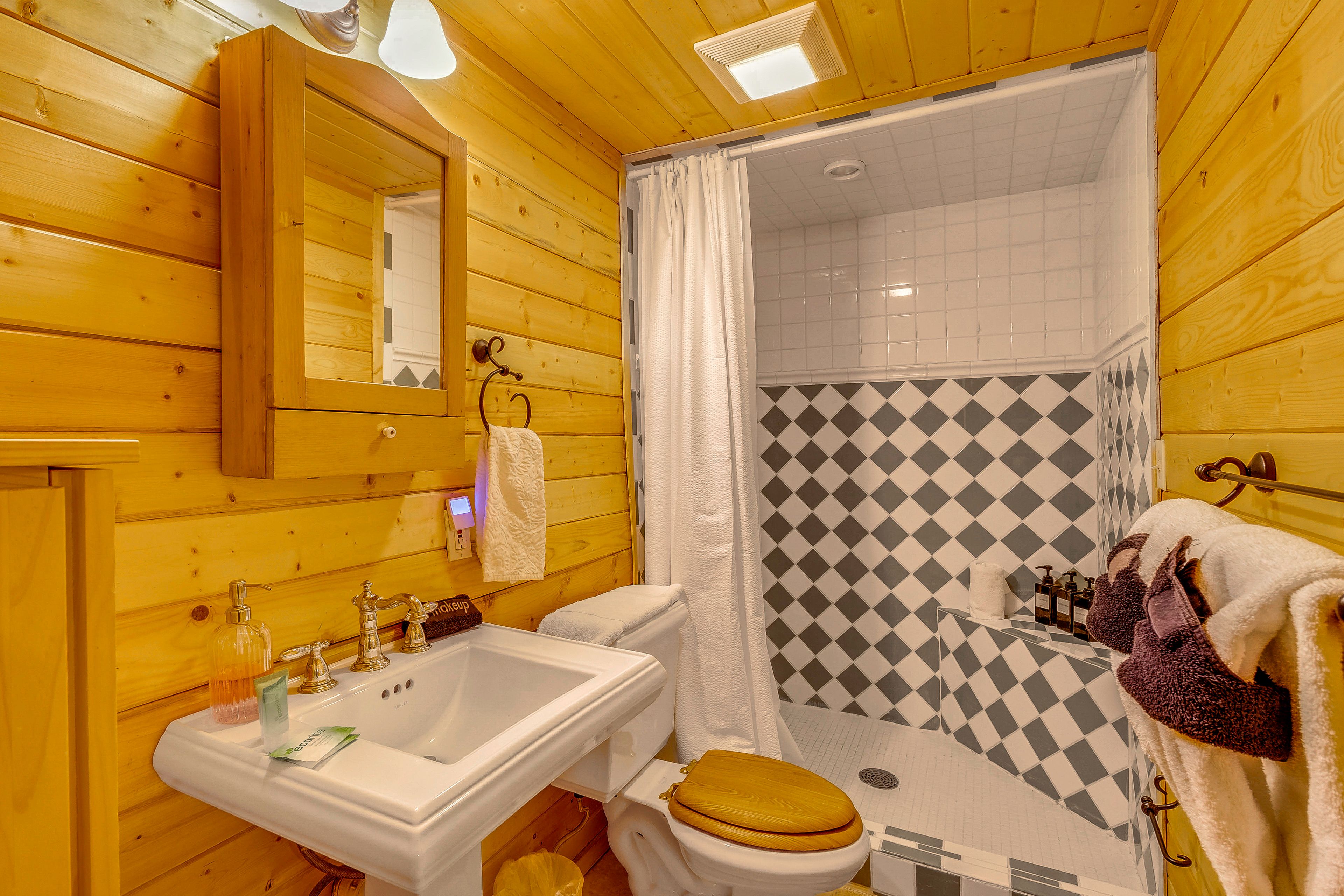 Full Bathroom