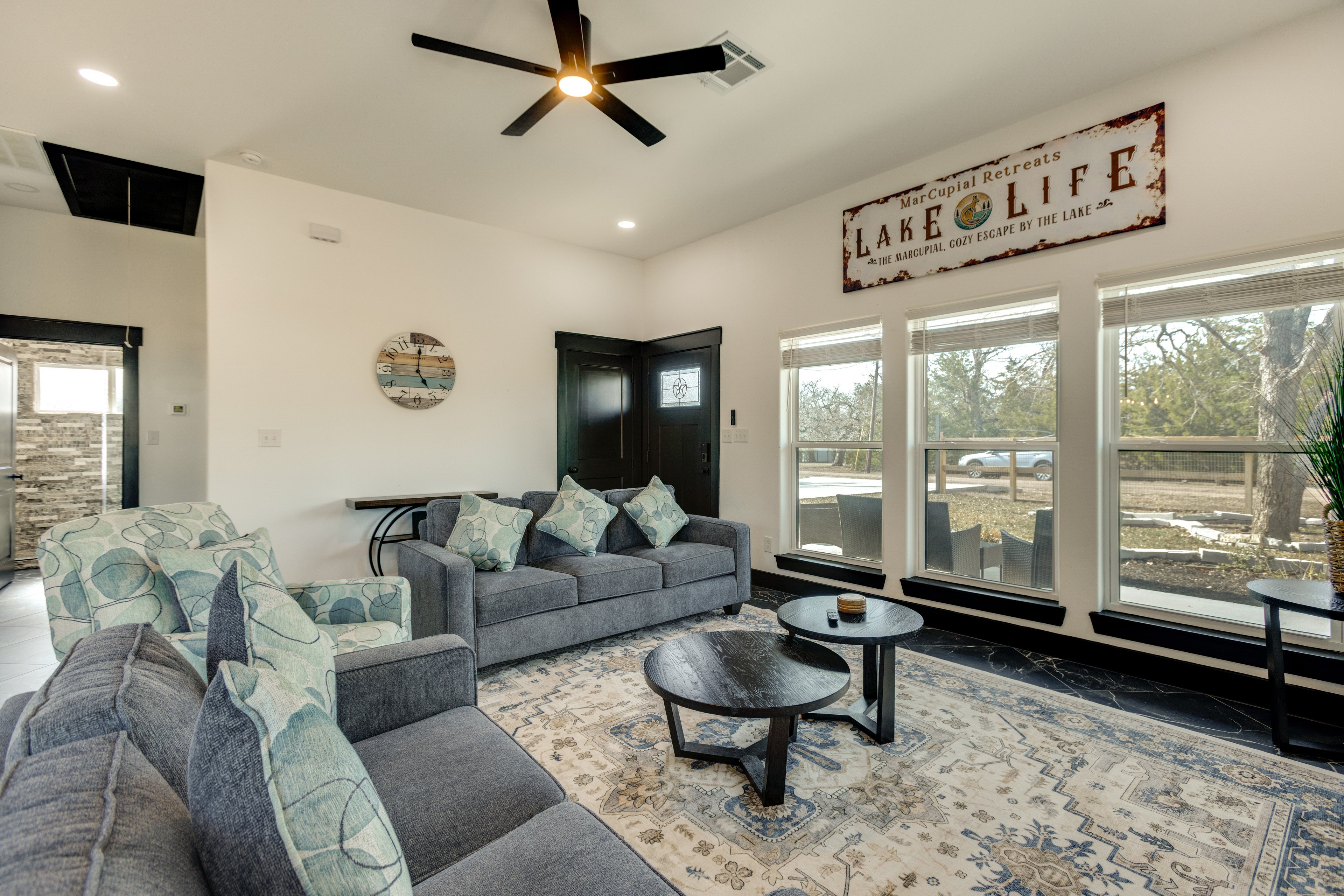Living Area | Lazy Joey