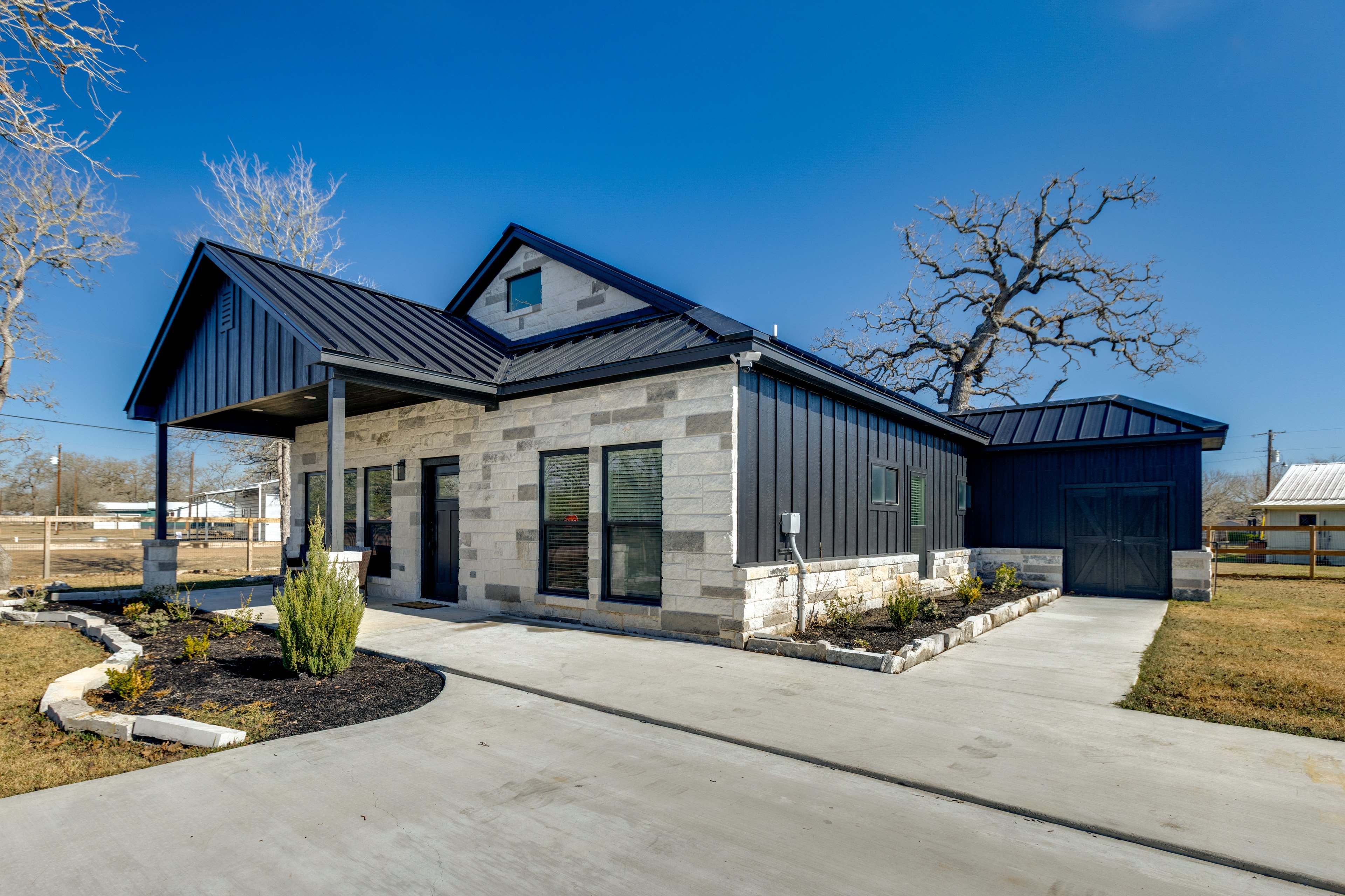 Somerville Vacation Rental | 6BR | 4BA | 2,560 Sq Ft