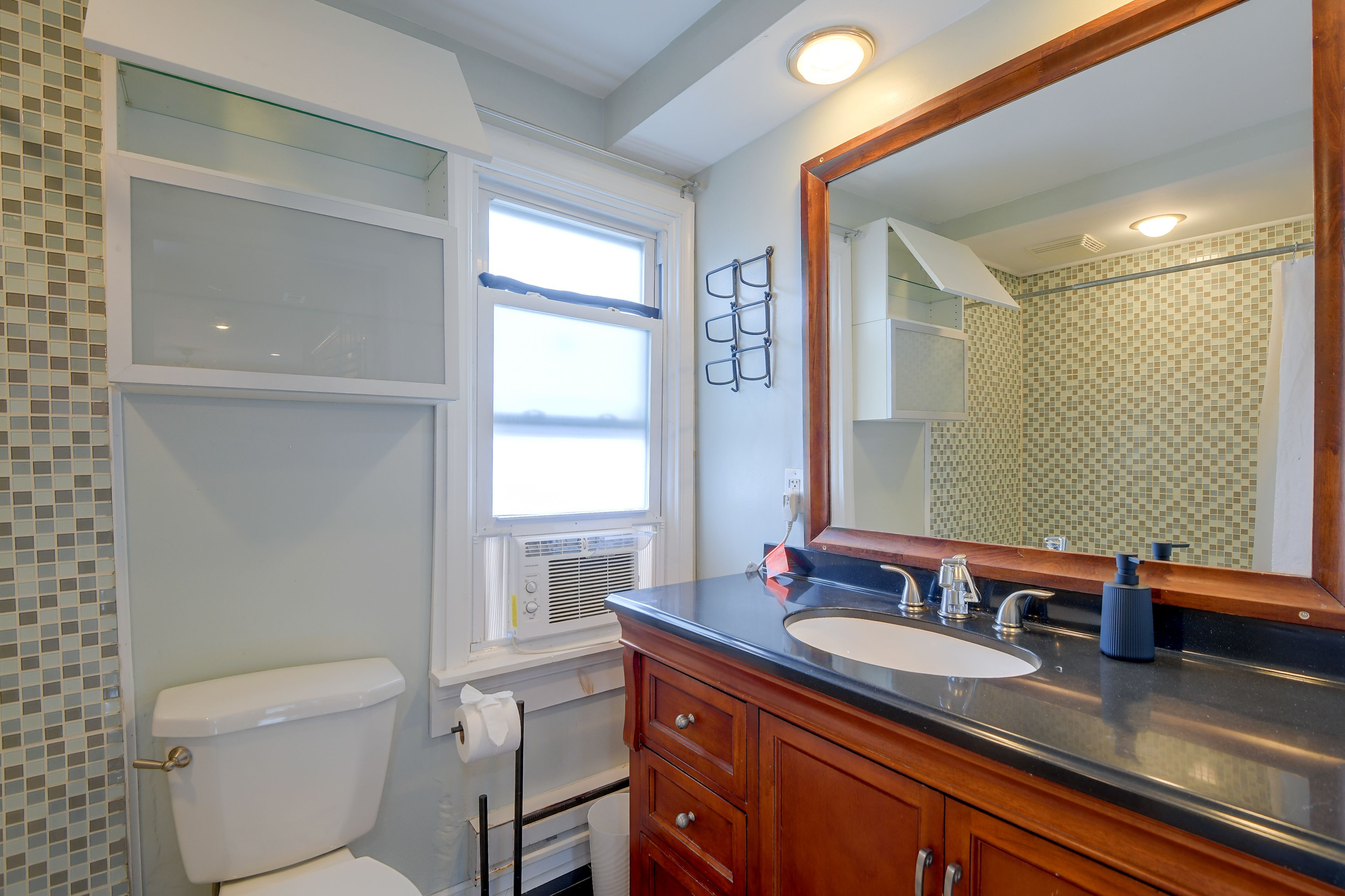 Full Bathroom | 2nd Floor