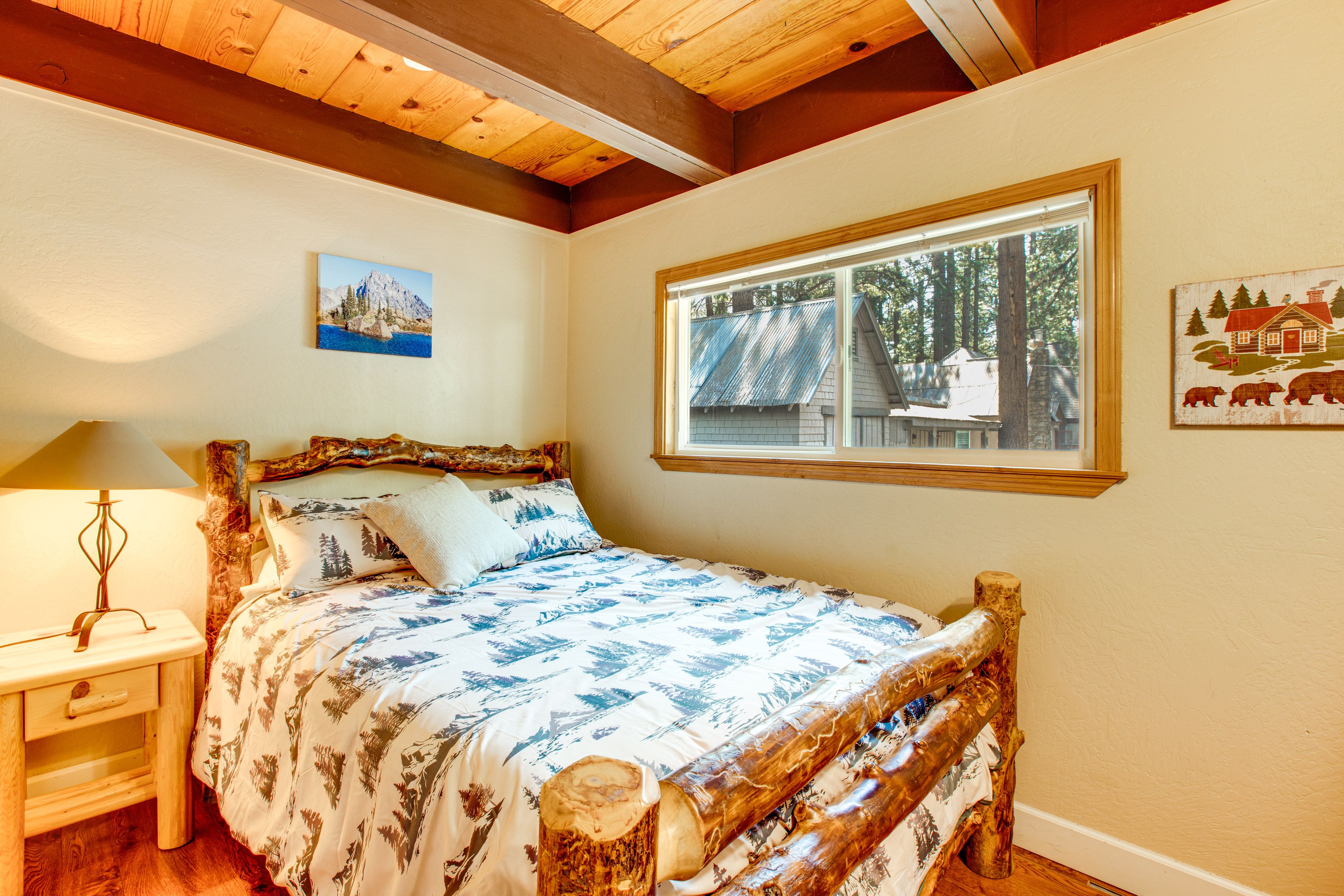 Bedroom 2 | Queen Bed | 1st Floor