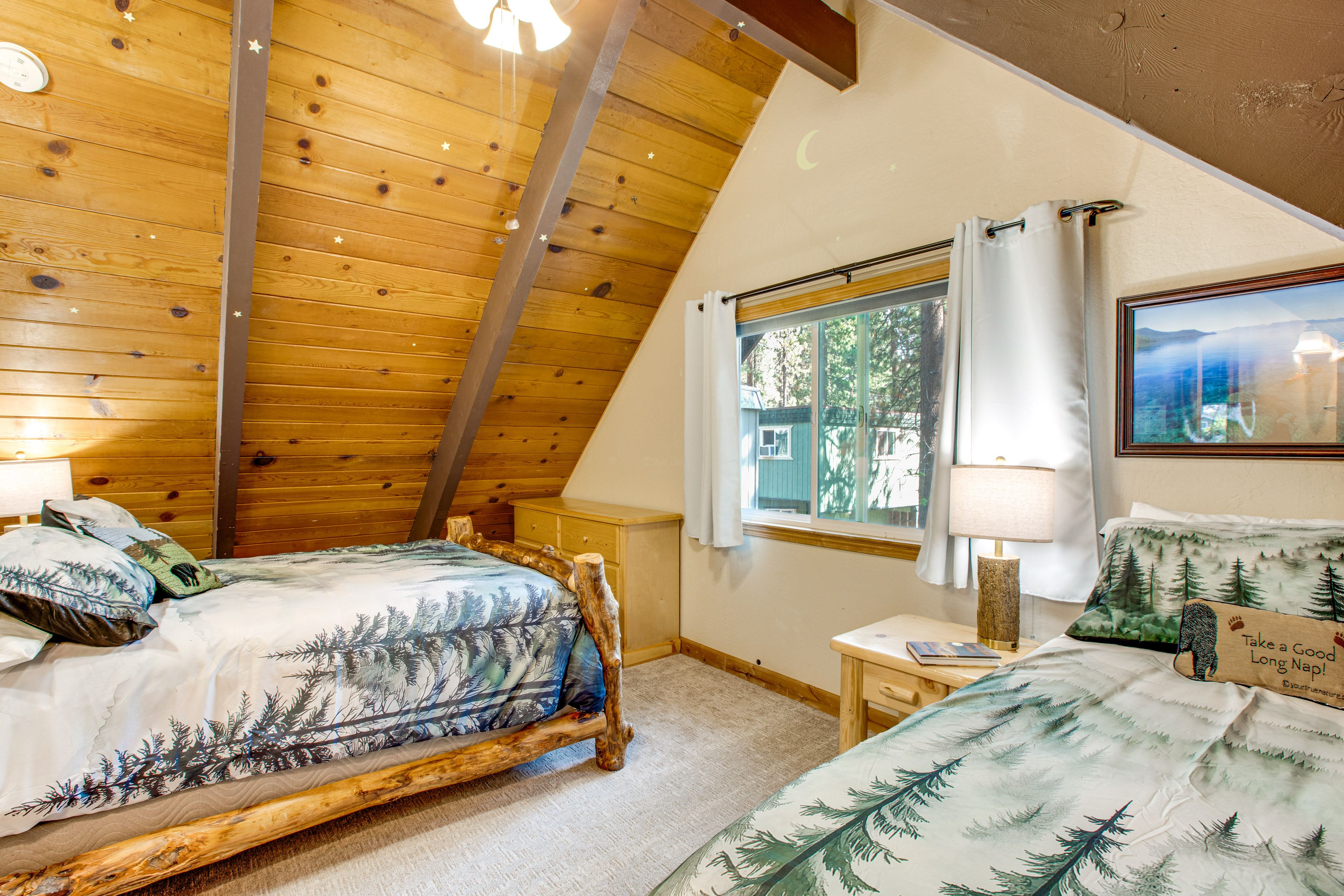 Bedroom 4 | Queen Bed | Twin Bed | 2nd Floor
