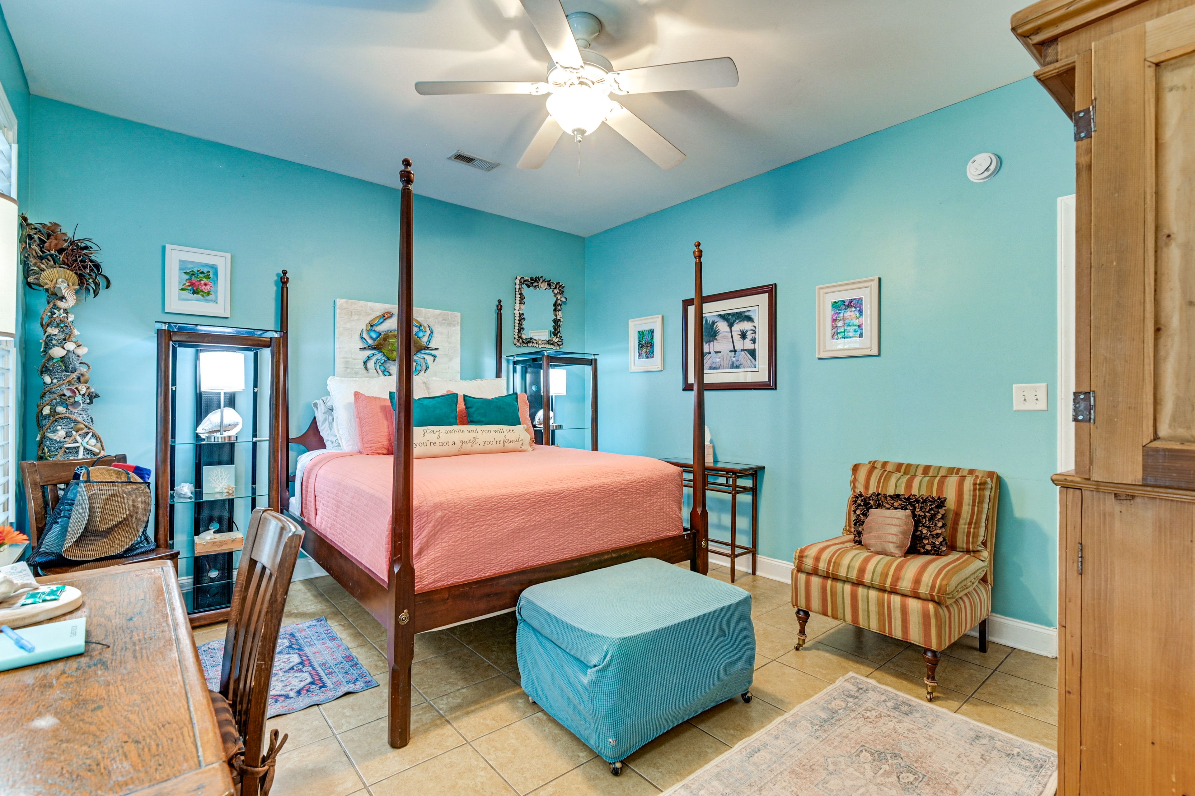 Bedroom | Queen Bed