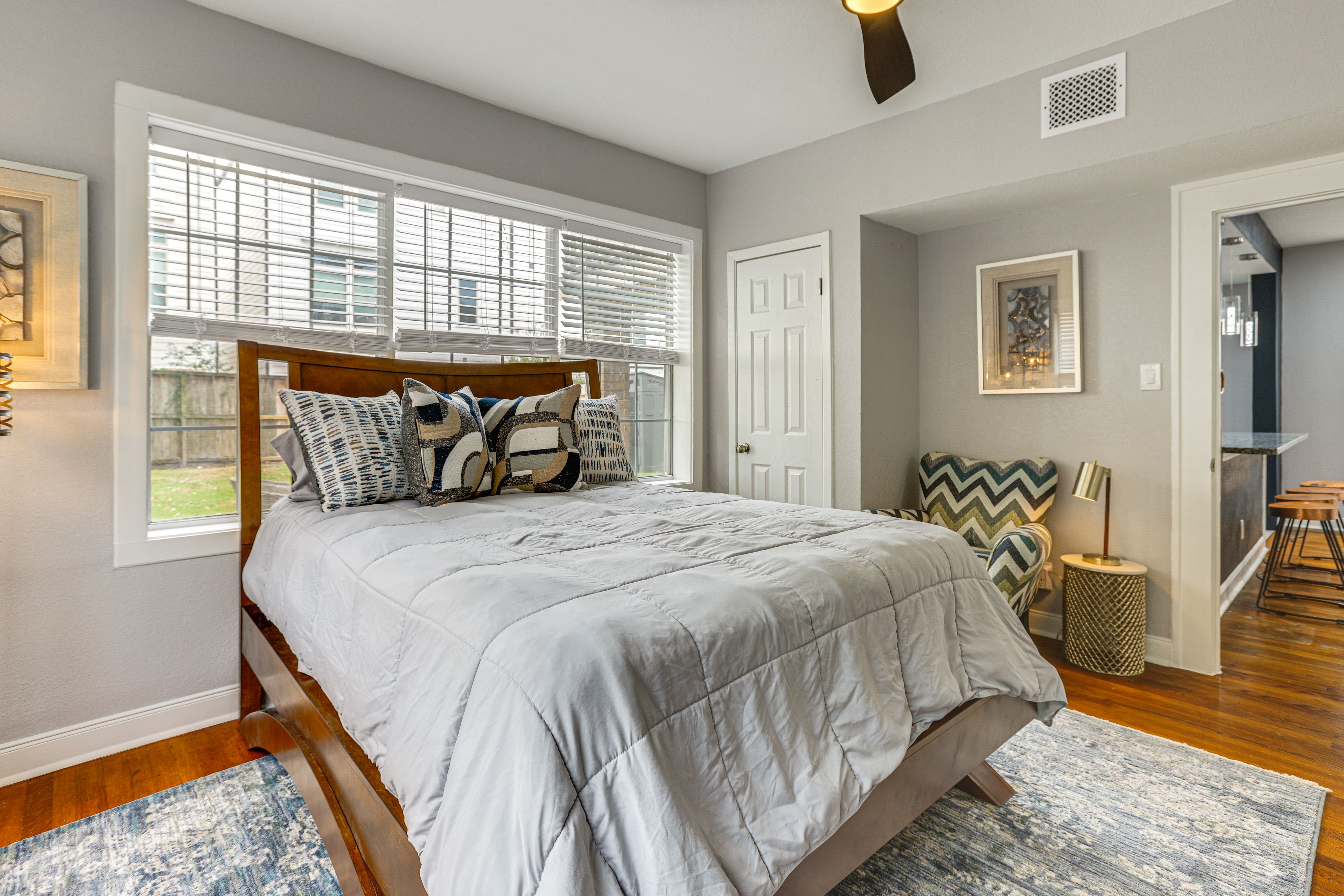 Bedroom 1 | Queen Bed