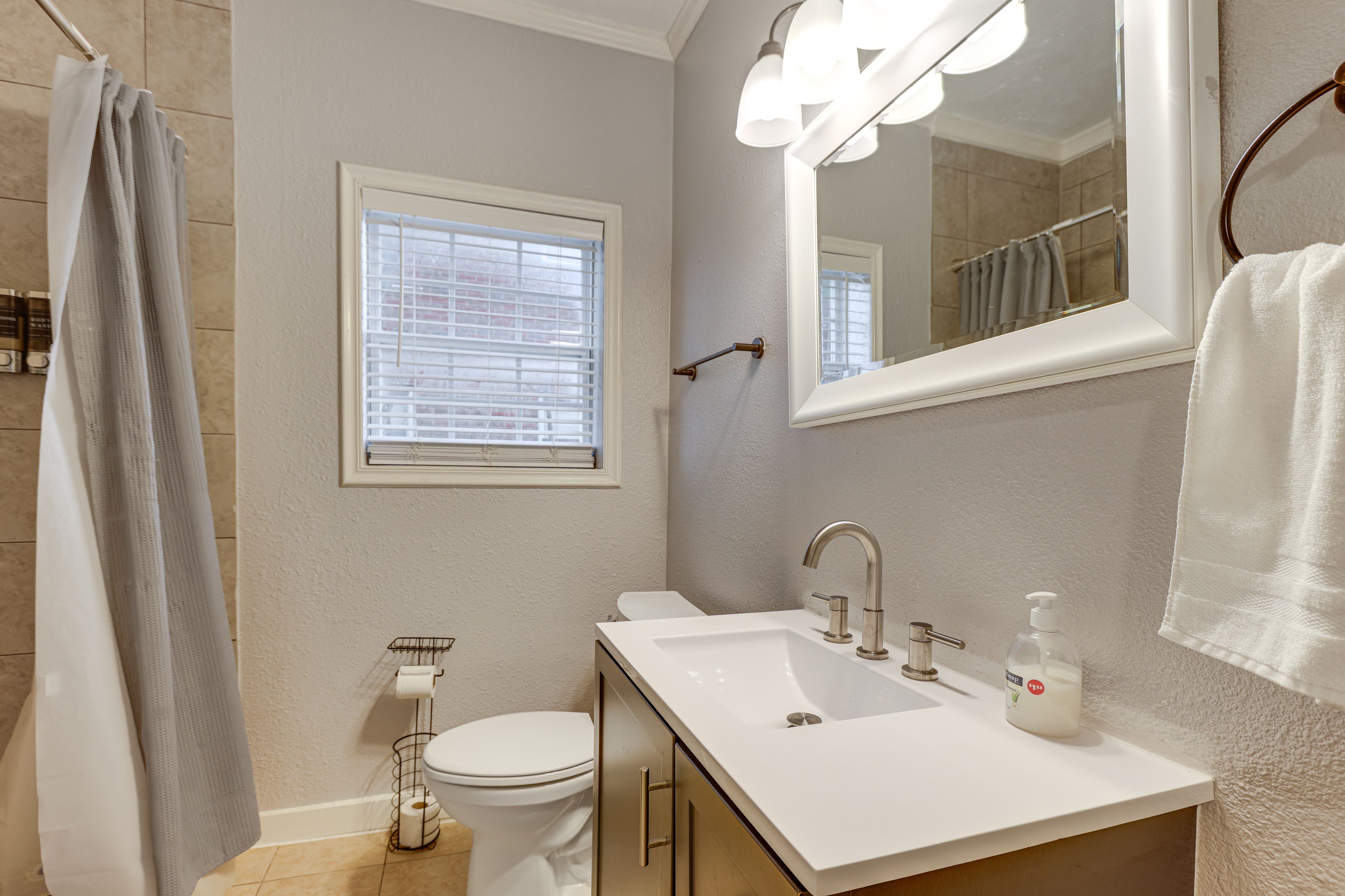 Downstairs Unit | Full Bathroom | 1st Floor