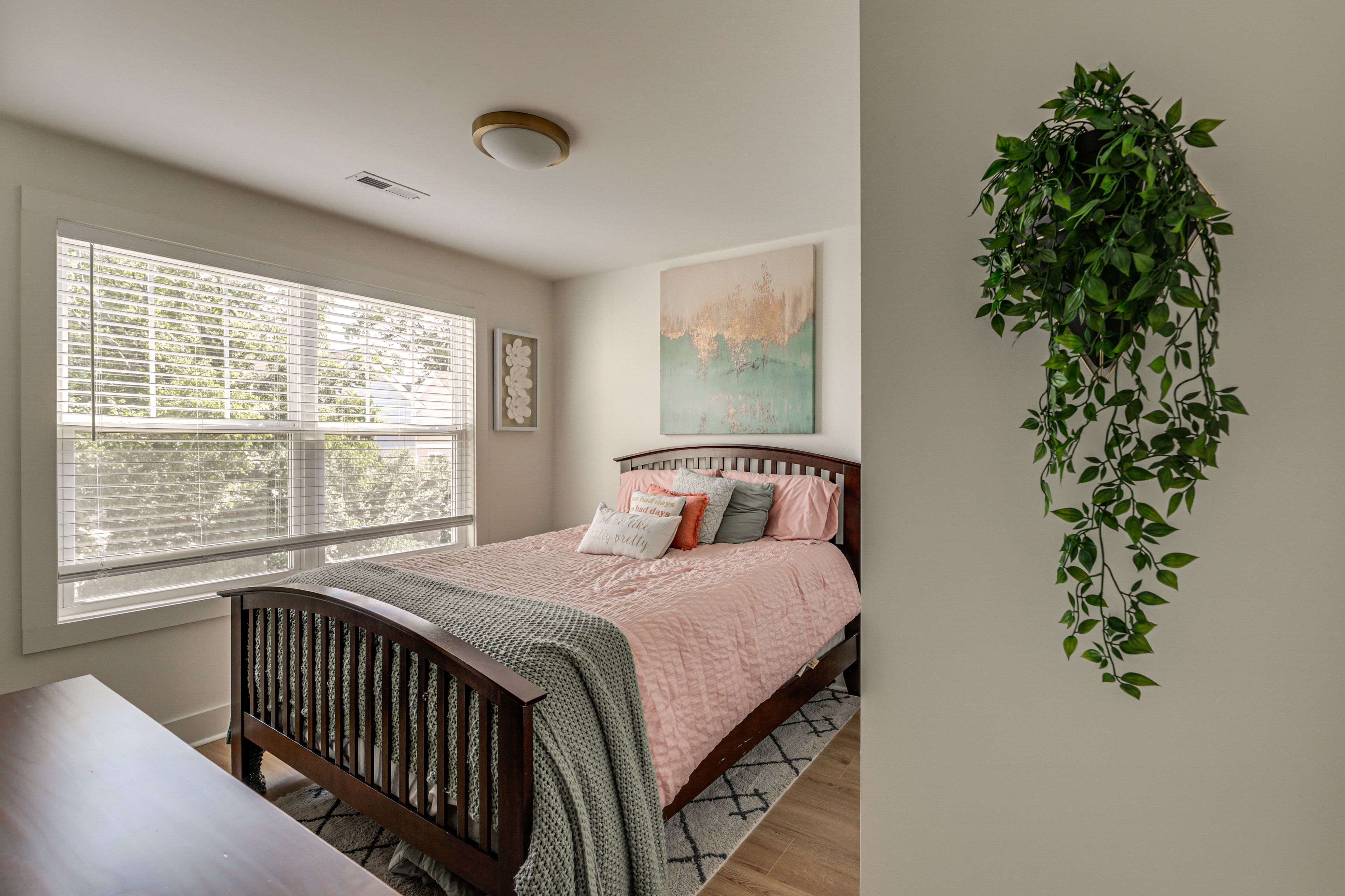 Bedroom 2 | Queen Bed