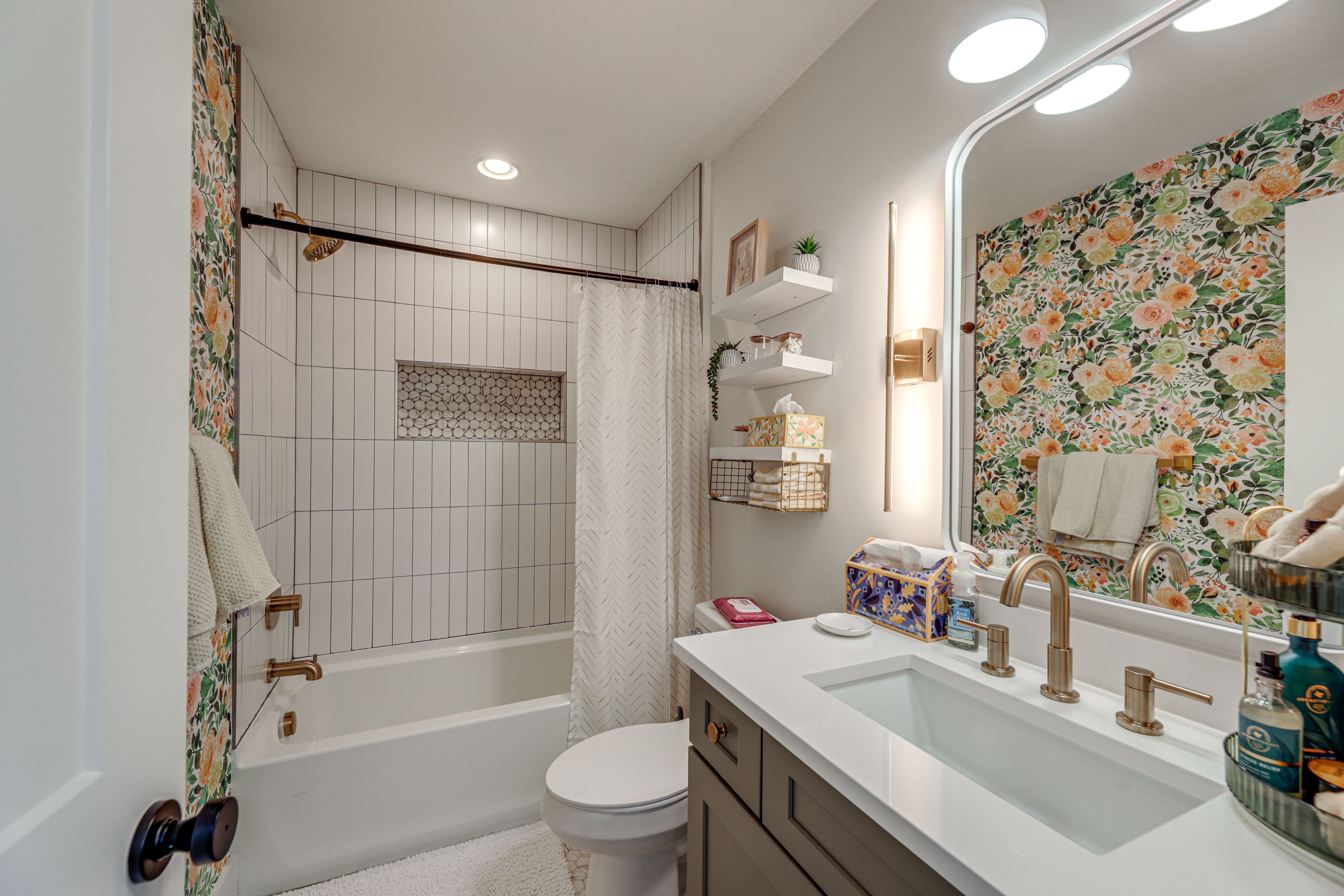 Full Bathroom
